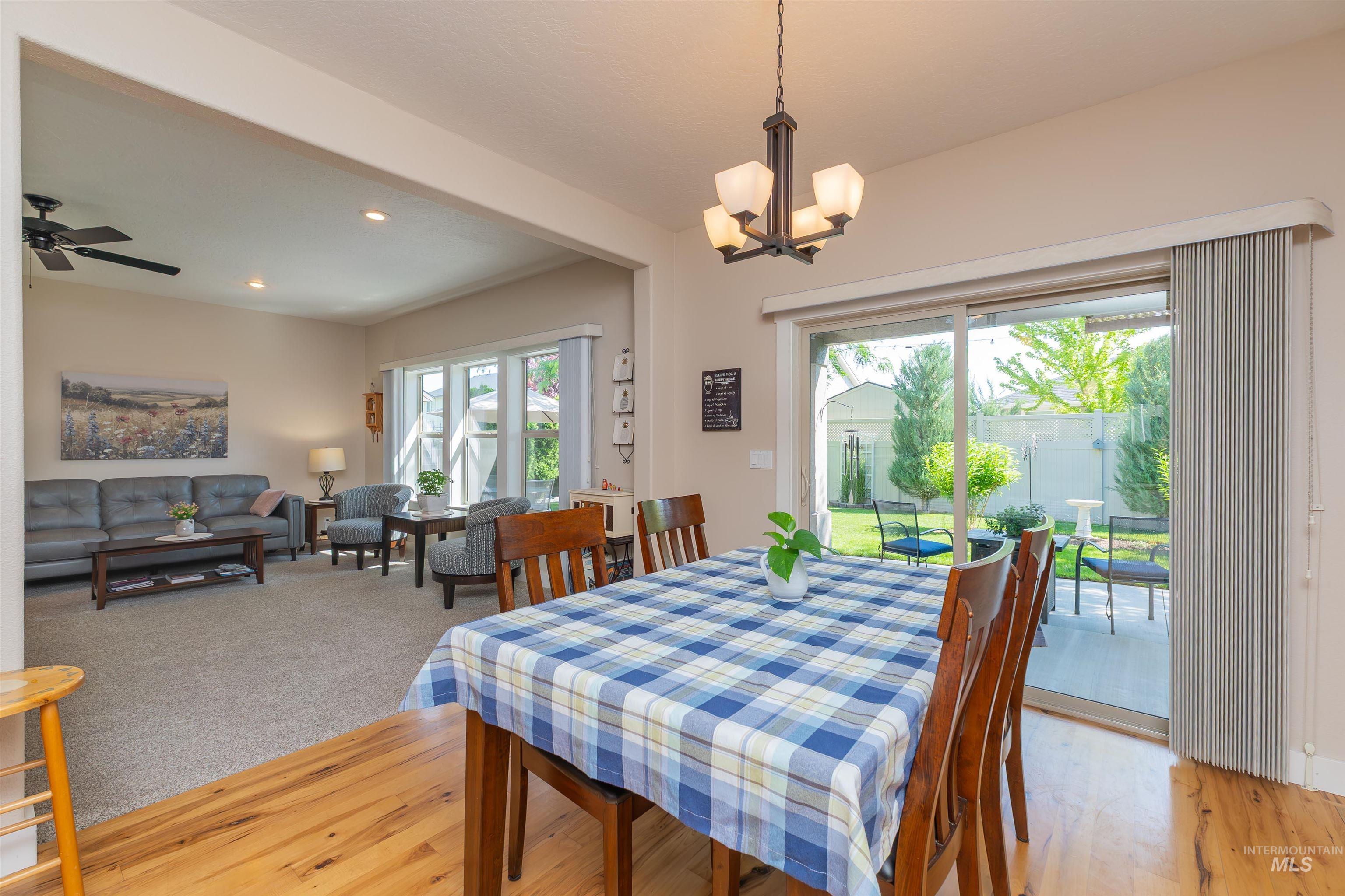 818 W Dallan Woods Way