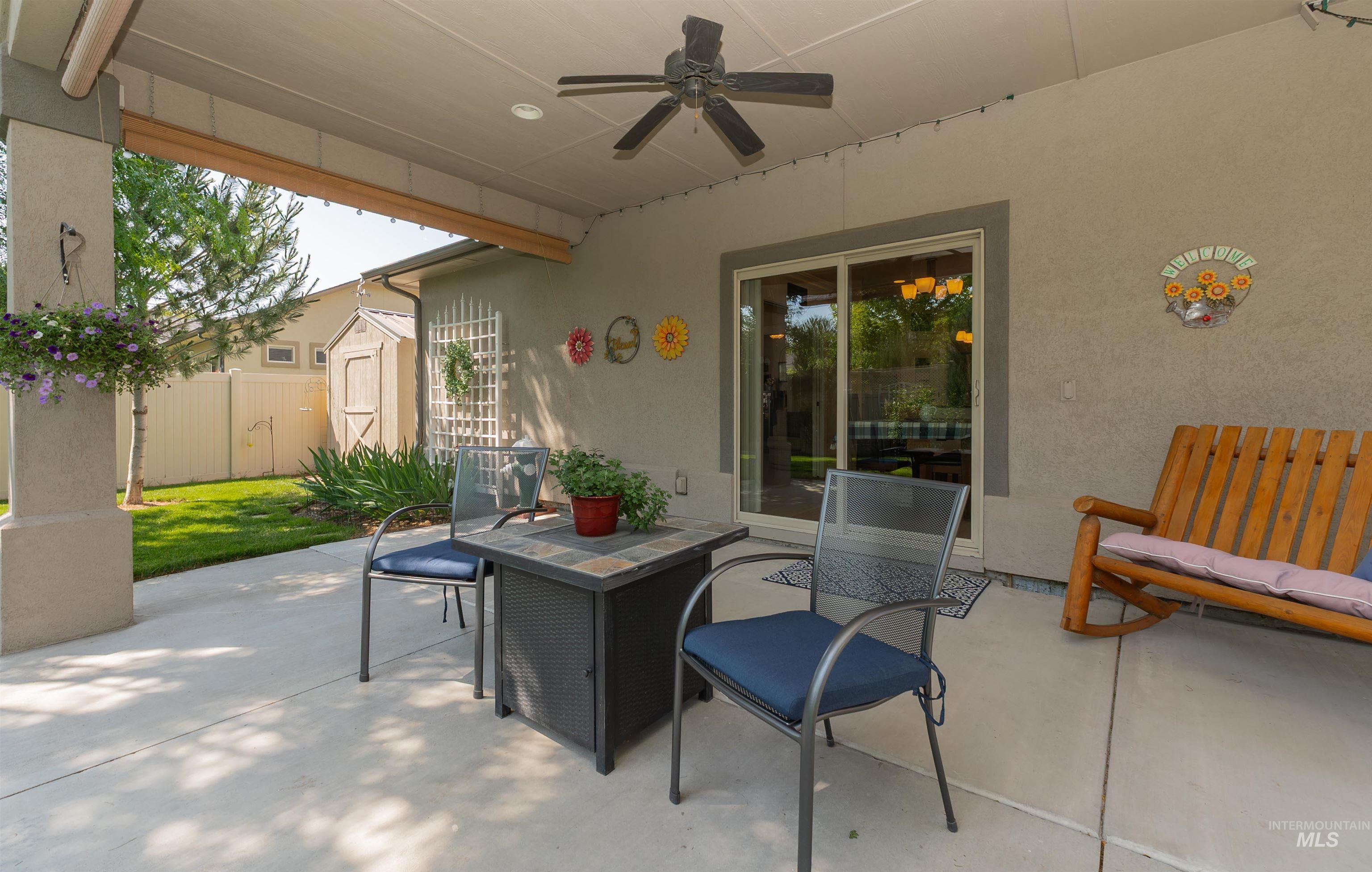 818 W Dallan Woods Way