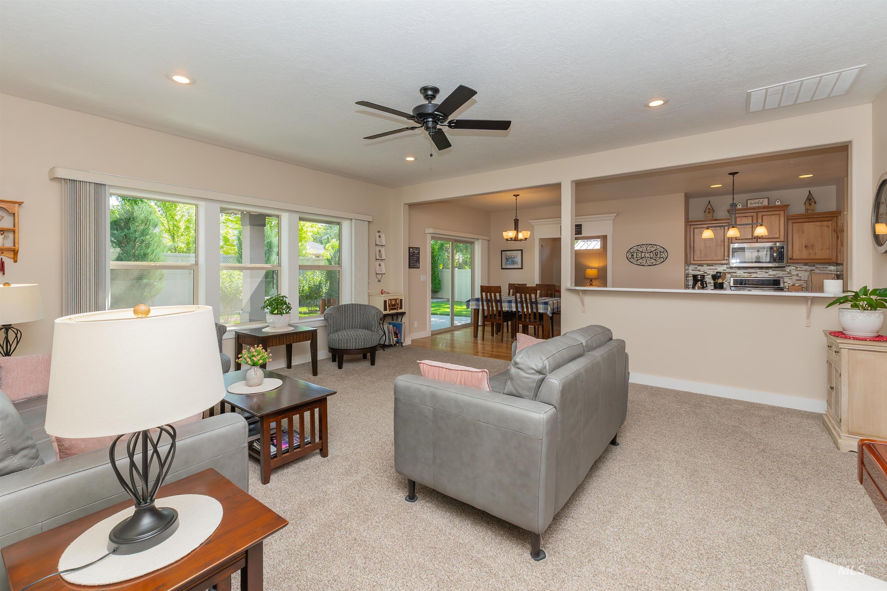 818 W Dallan Woods Way