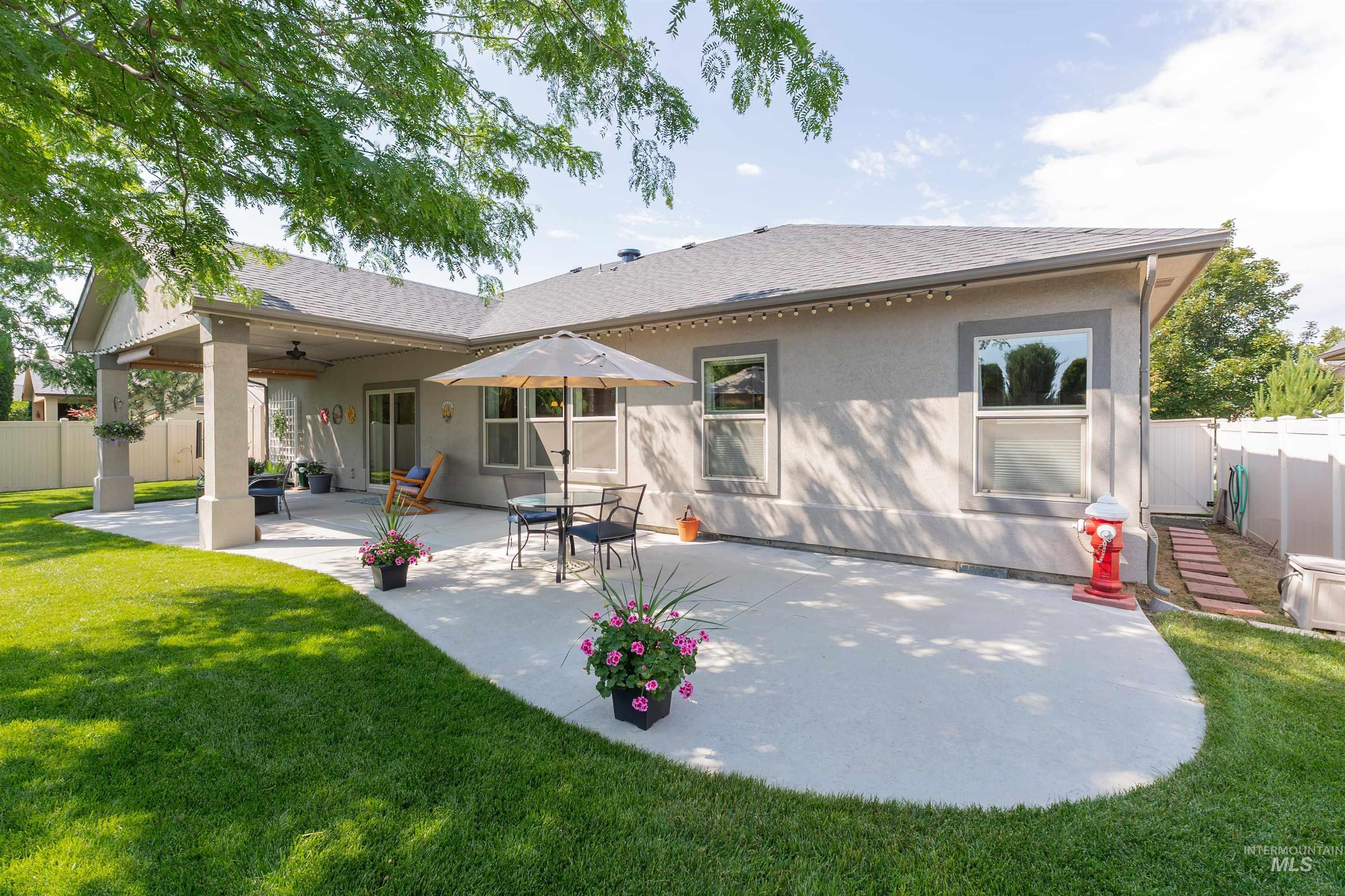 818 W Dallan Woods Way