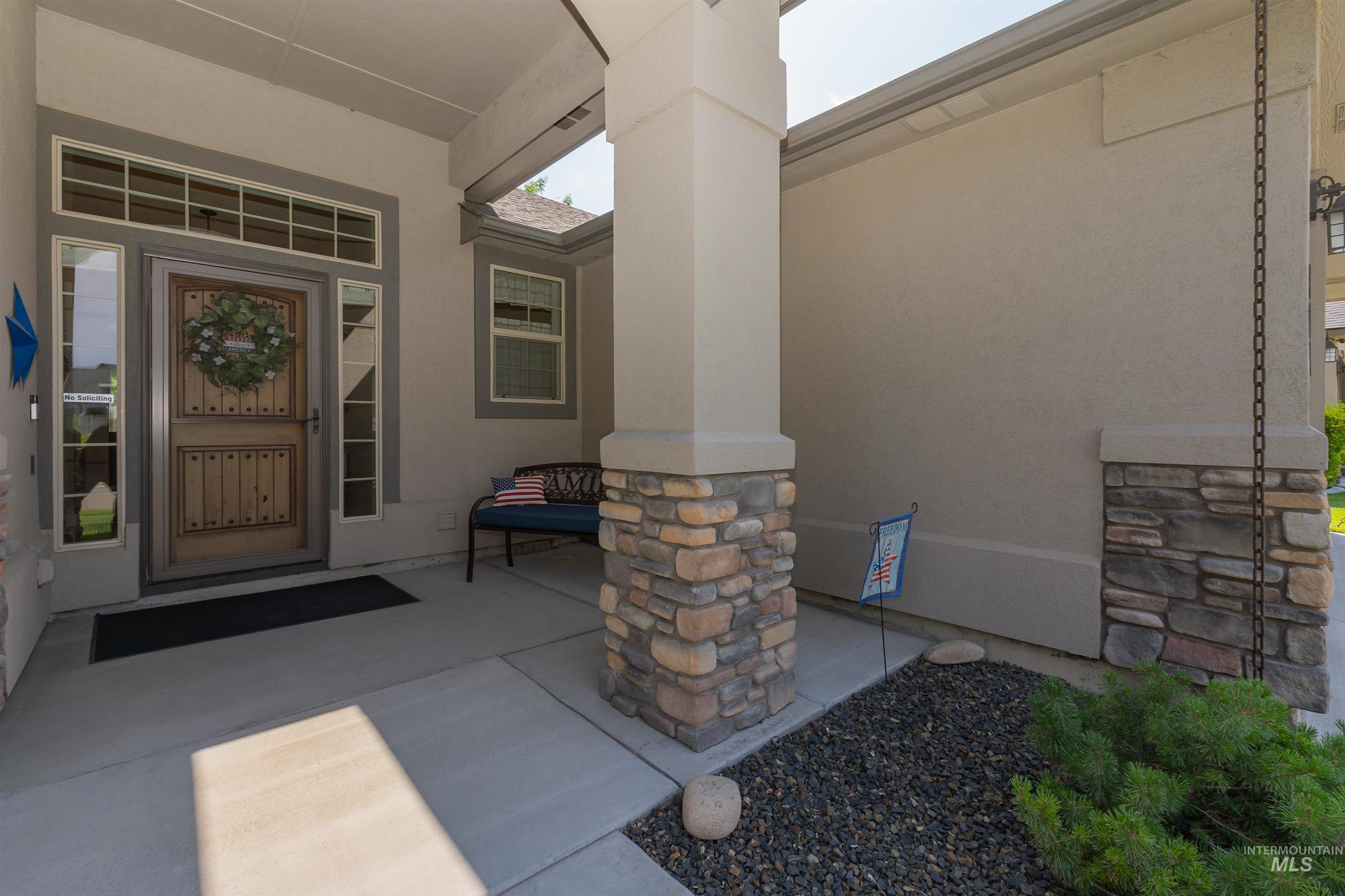 818 W Dallan Woods Way