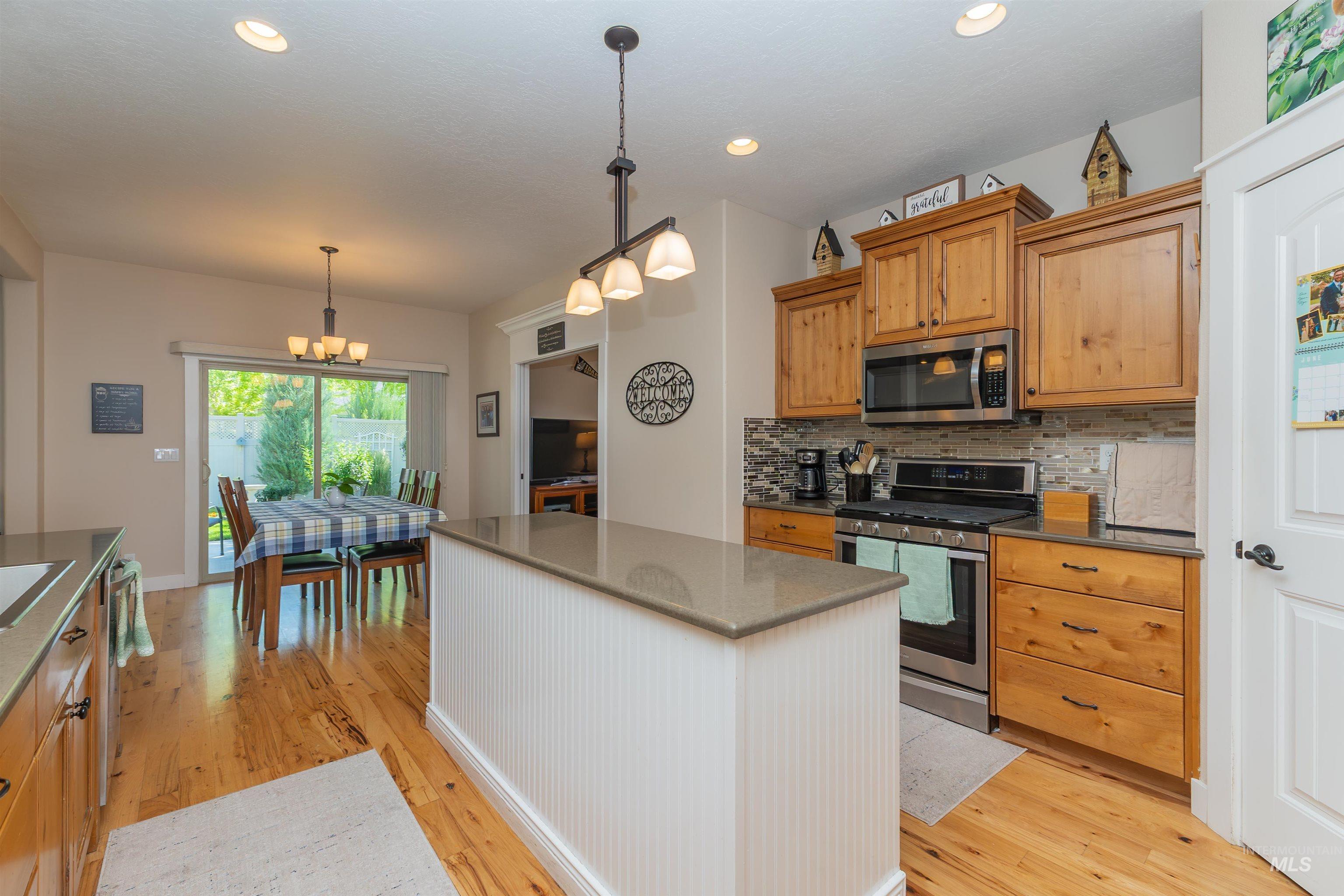 818 W Dallan Woods Way