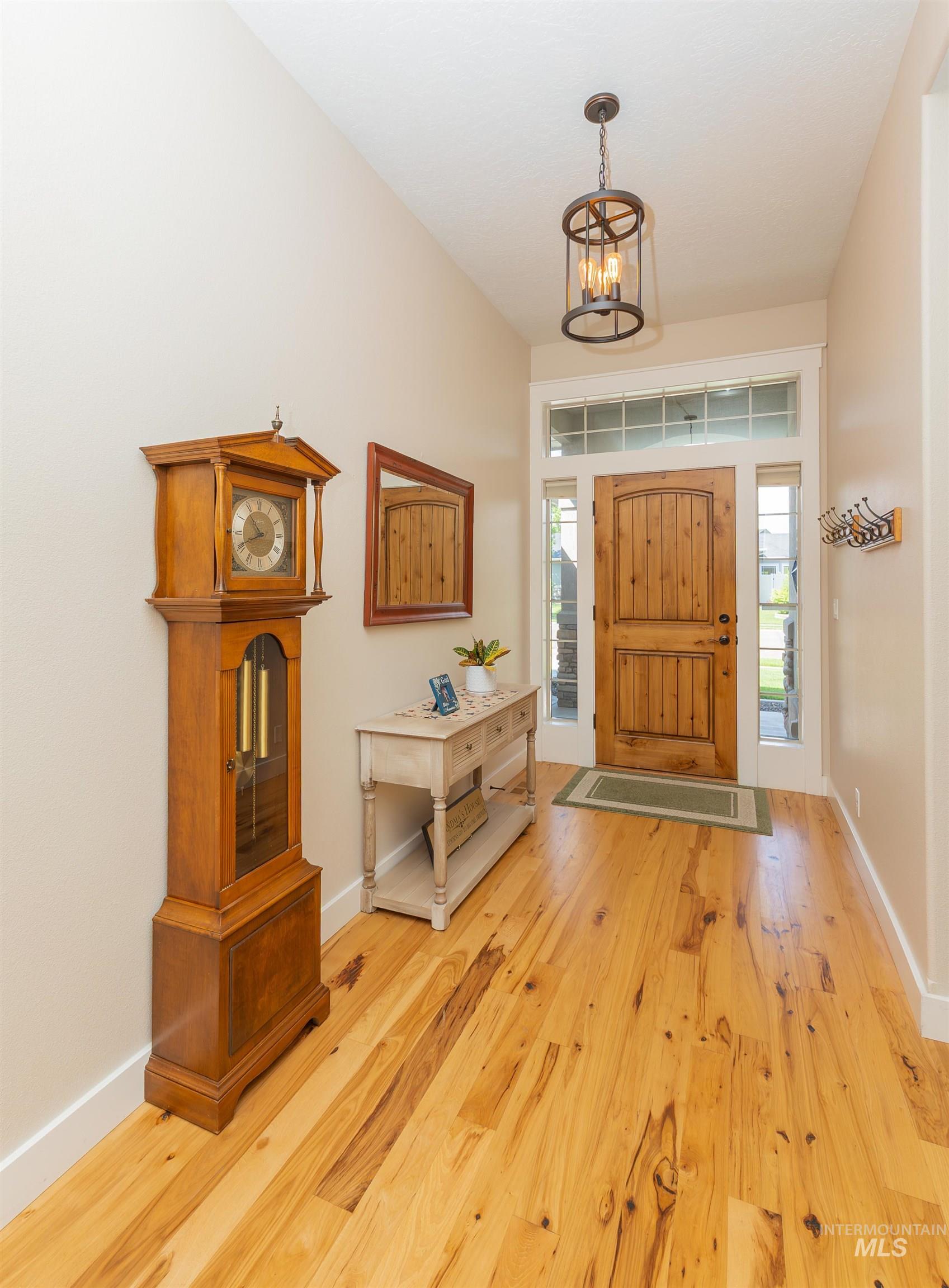 818 W Dallan Woods Way