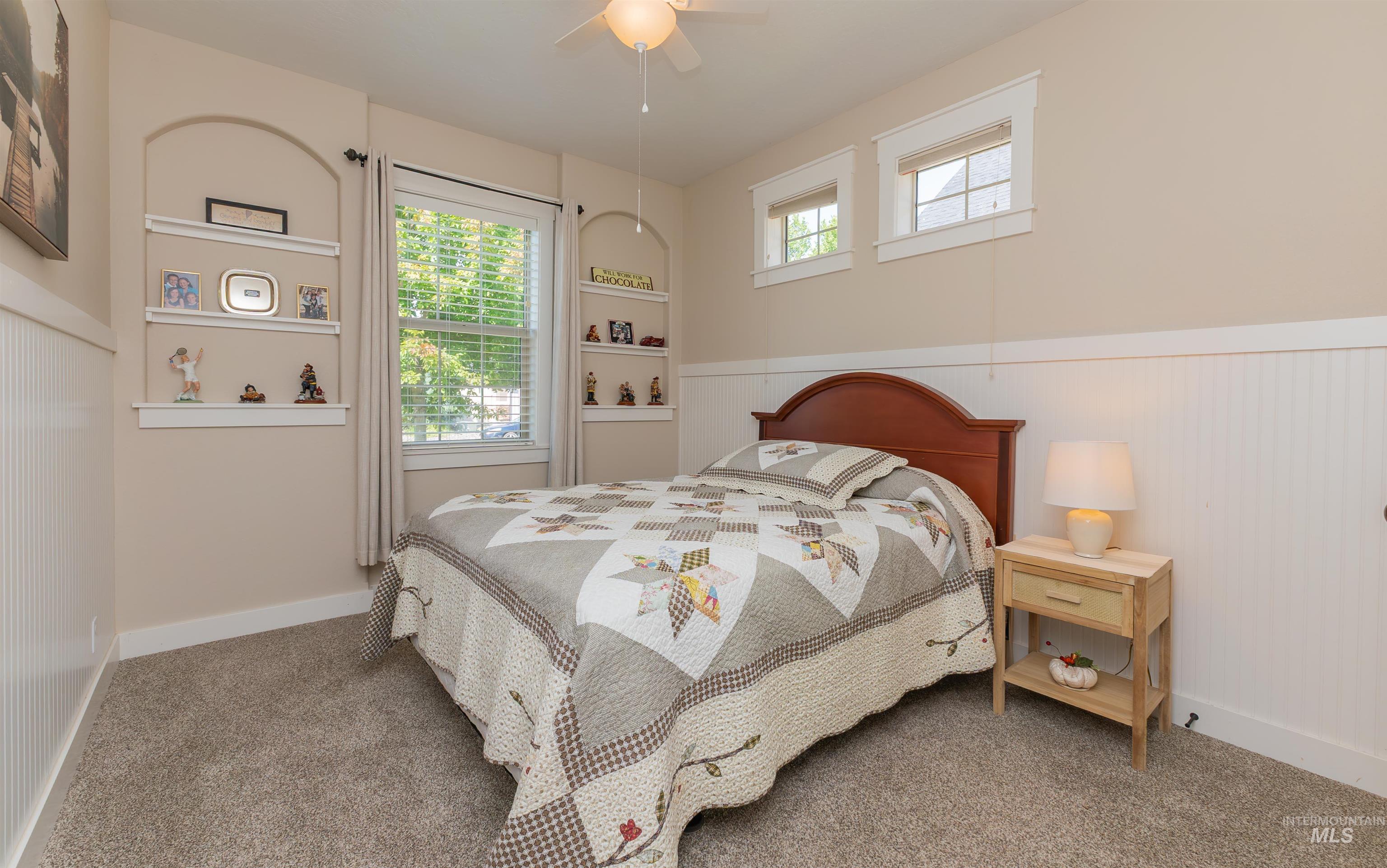 818 W Dallan Woods Way