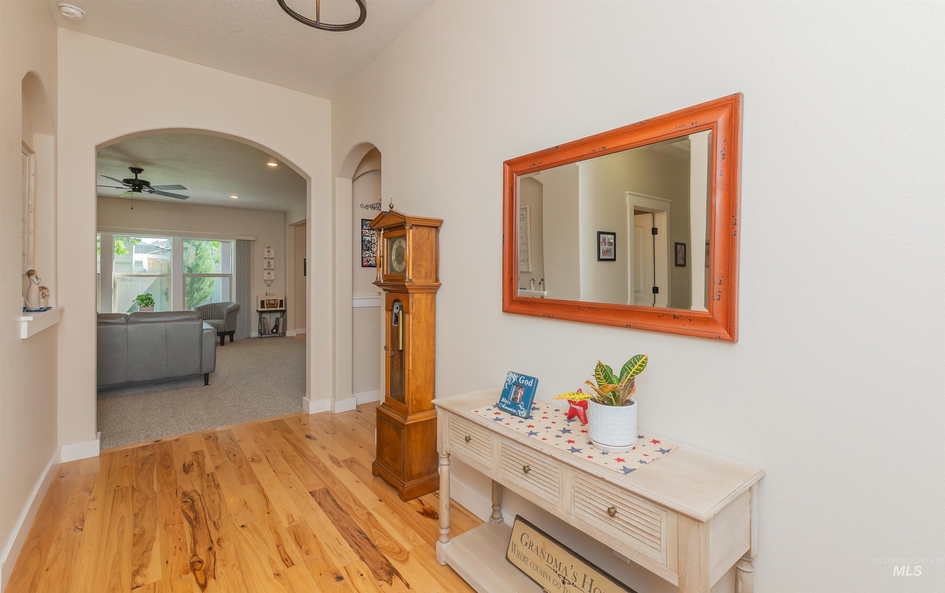 818 W Dallan Woods Way