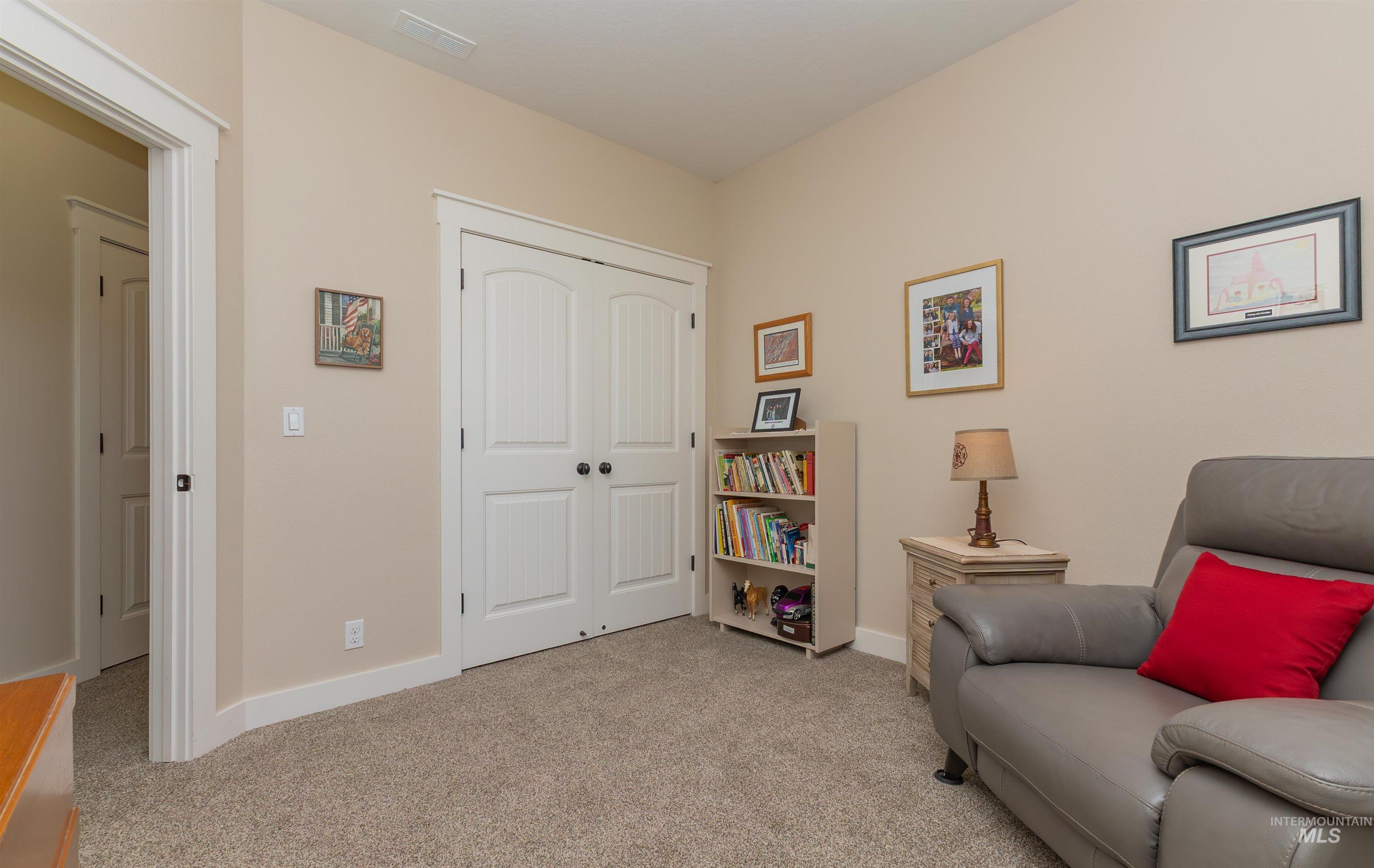 818 W Dallan Woods Way