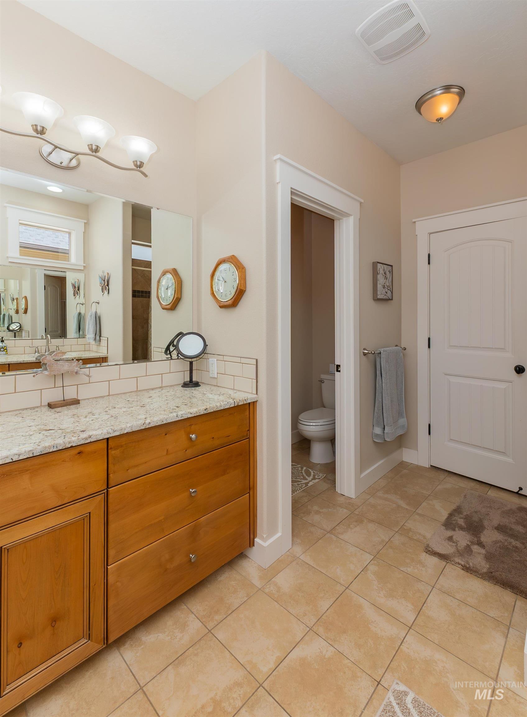 818 W Dallan Woods Way