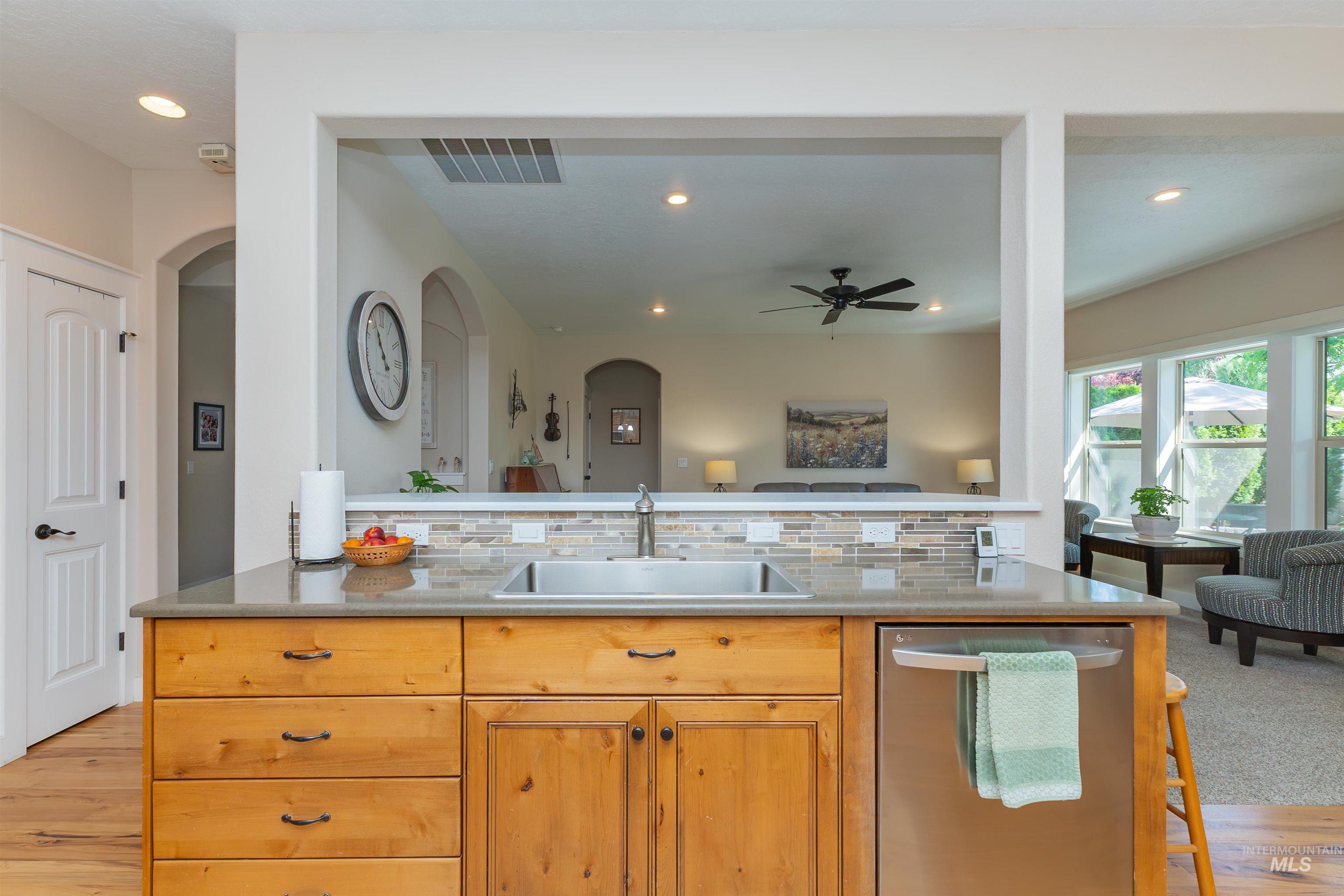 818 W Dallan Woods Way