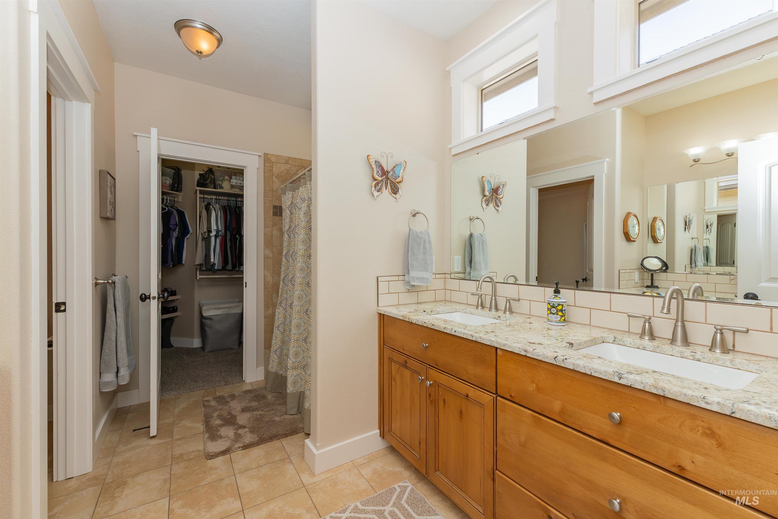 818 W Dallan Woods Way