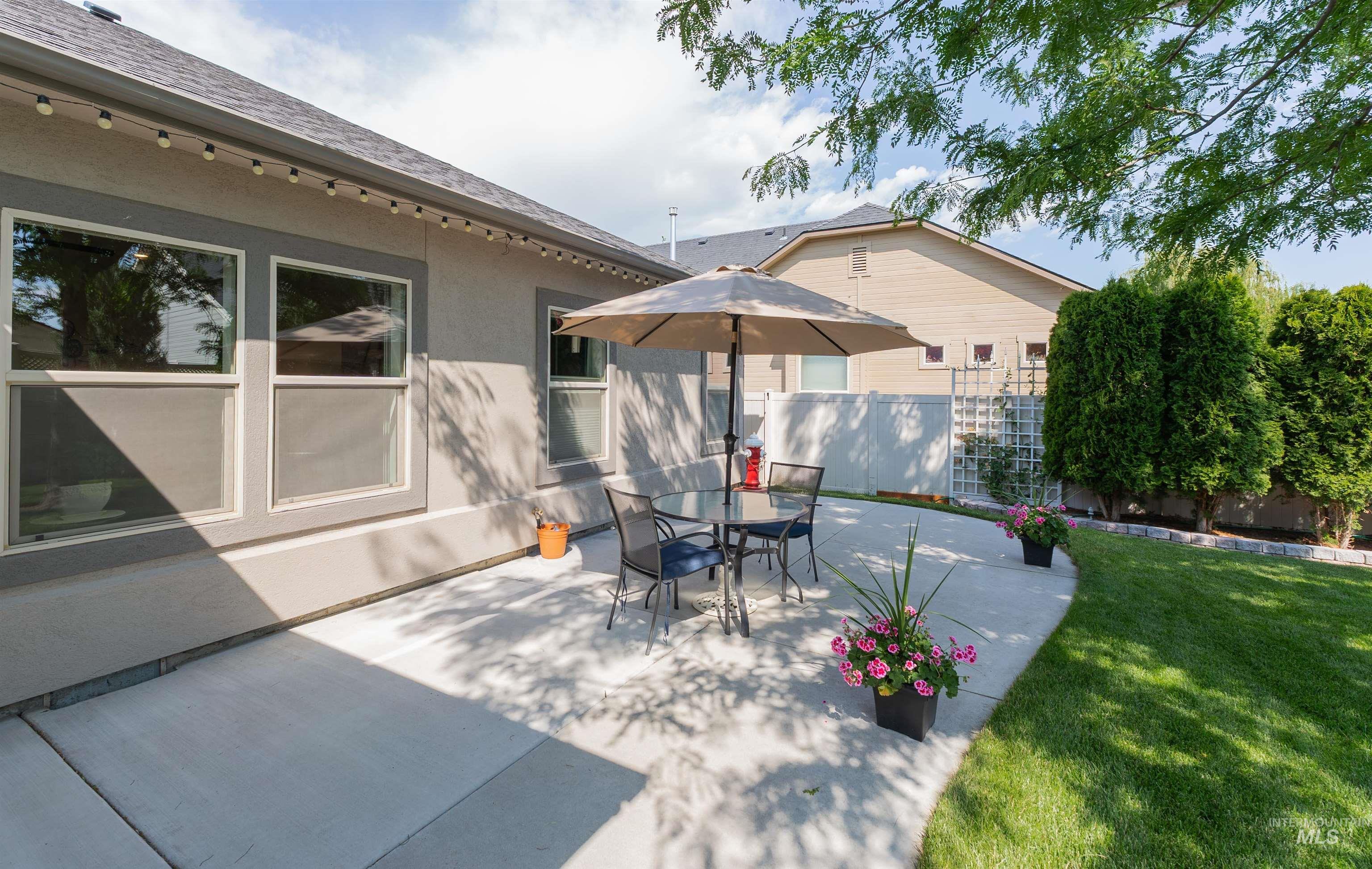 818 W Dallan Woods Way