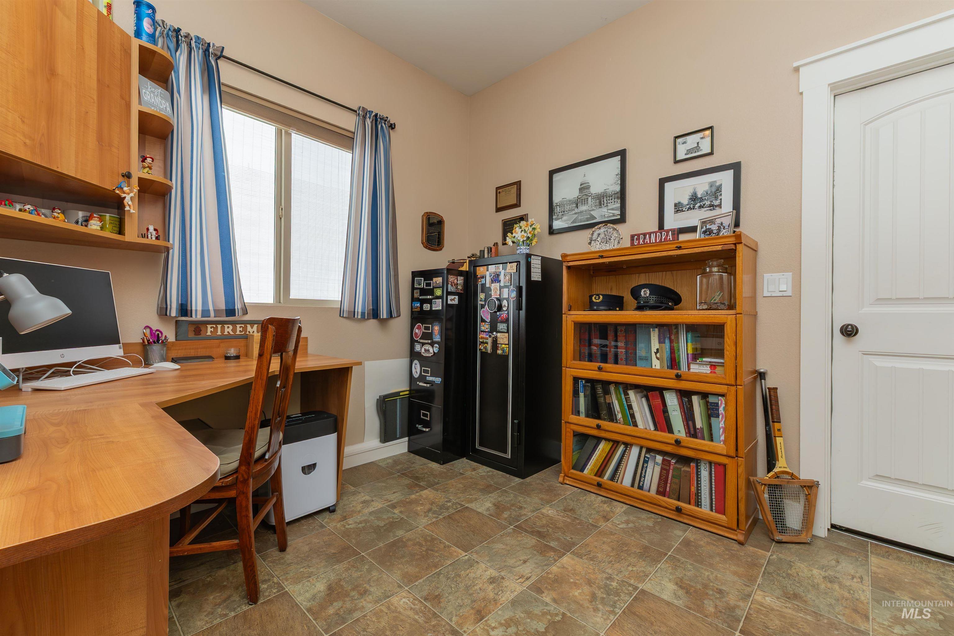 818 W Dallan Woods Way