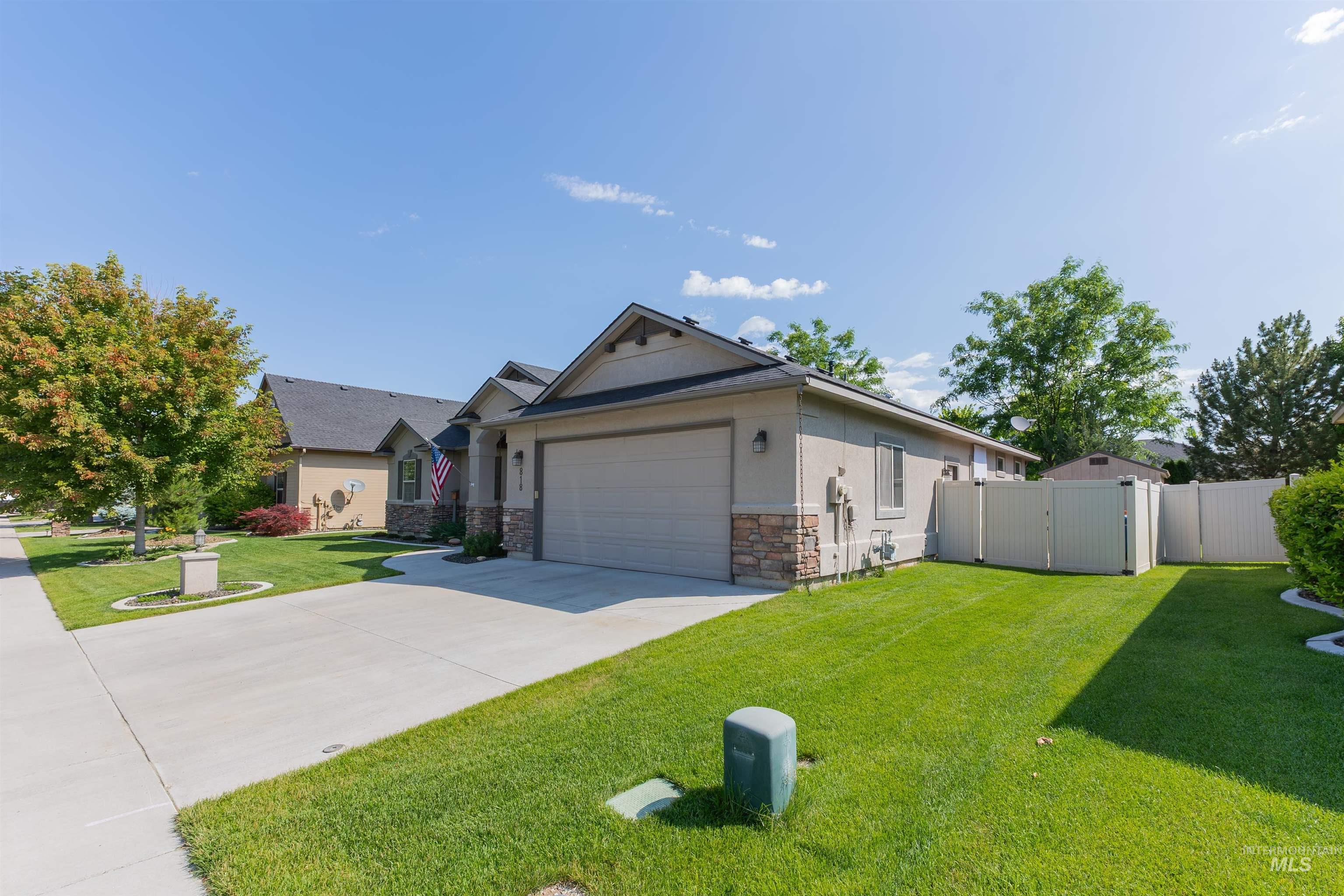 818 W Dallan Woods Way