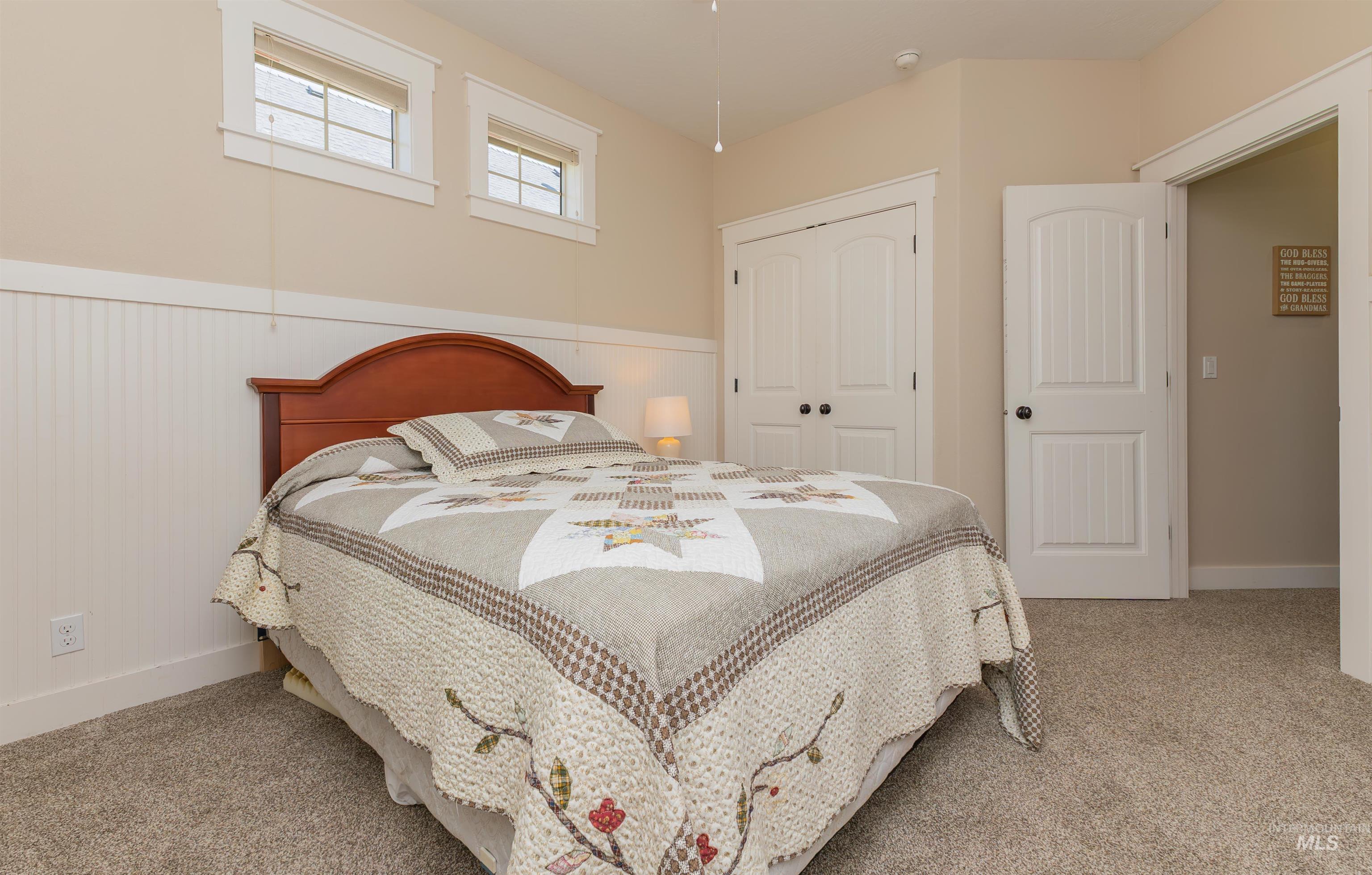 818 W Dallan Woods Way