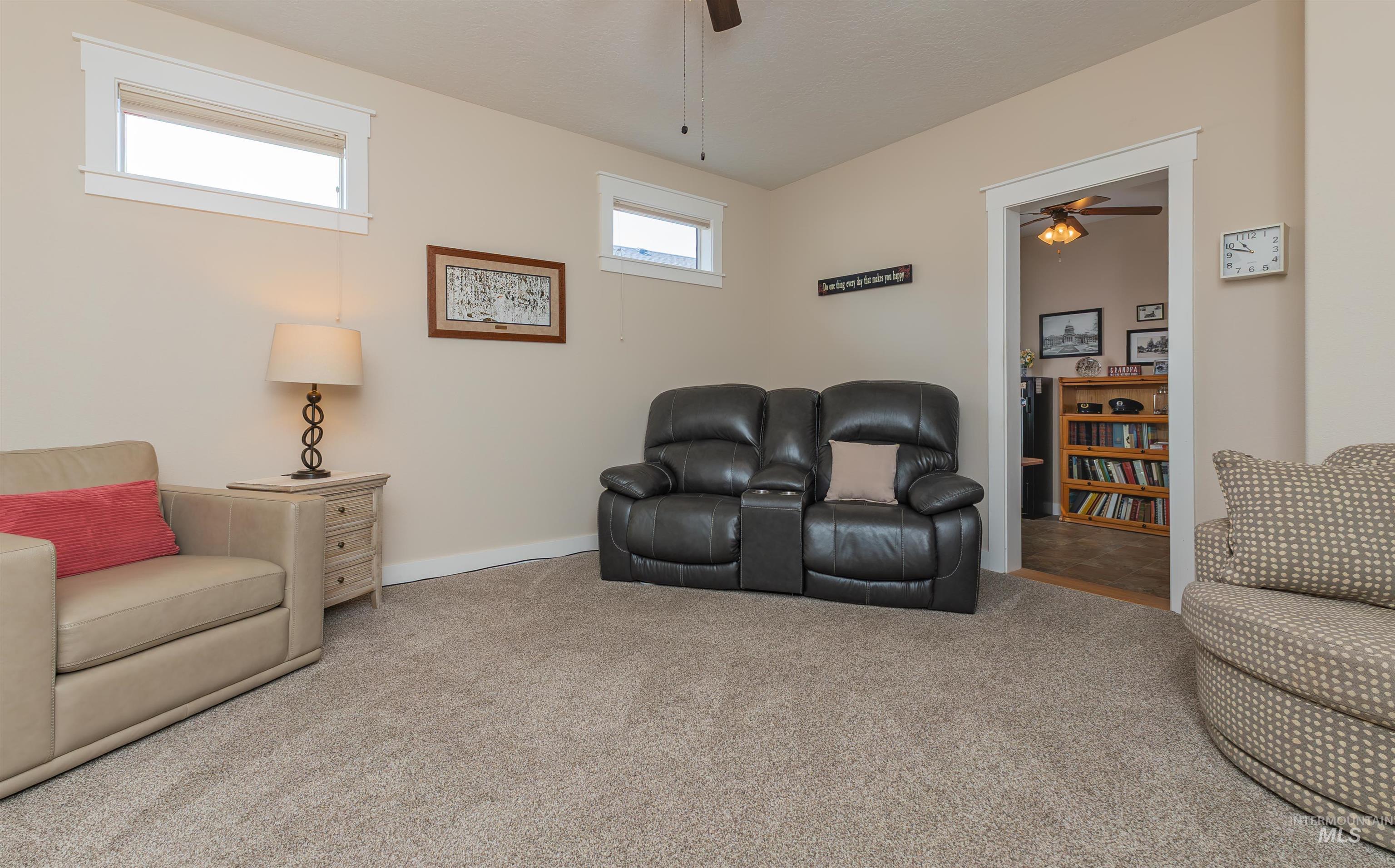 818 W Dallan Woods Way