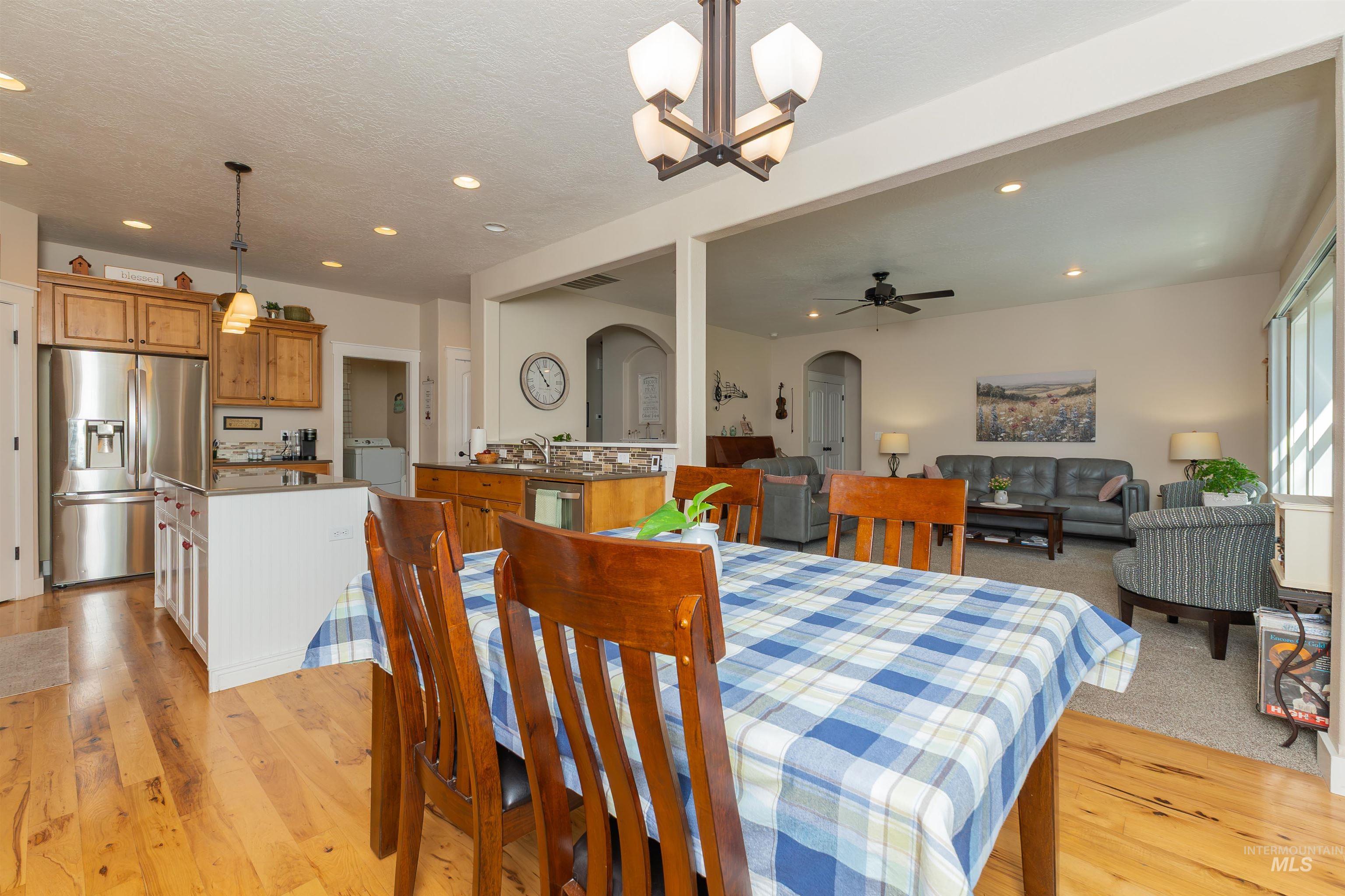 818 W Dallan Woods Way