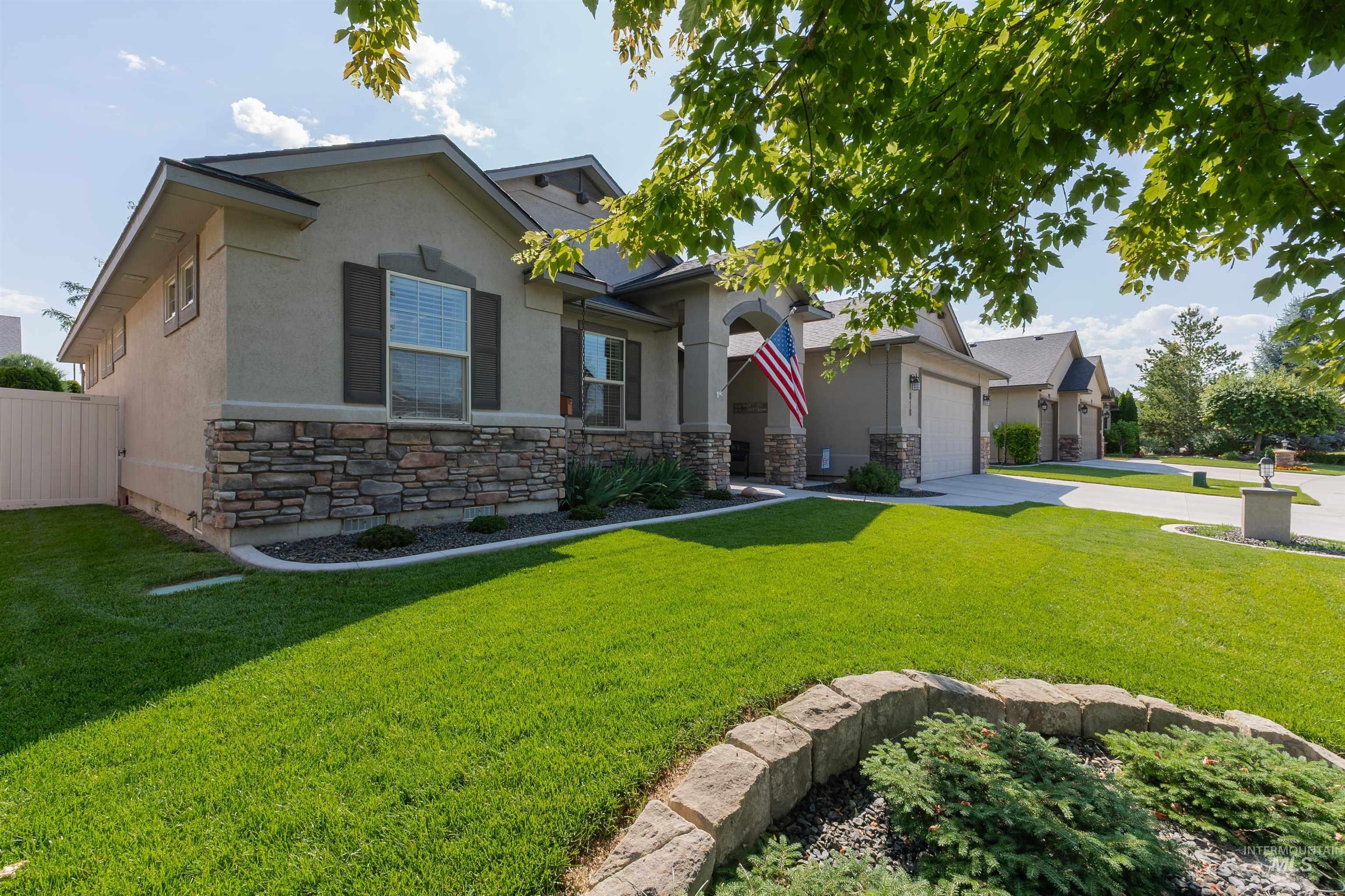 818 W Dallan Woods Way