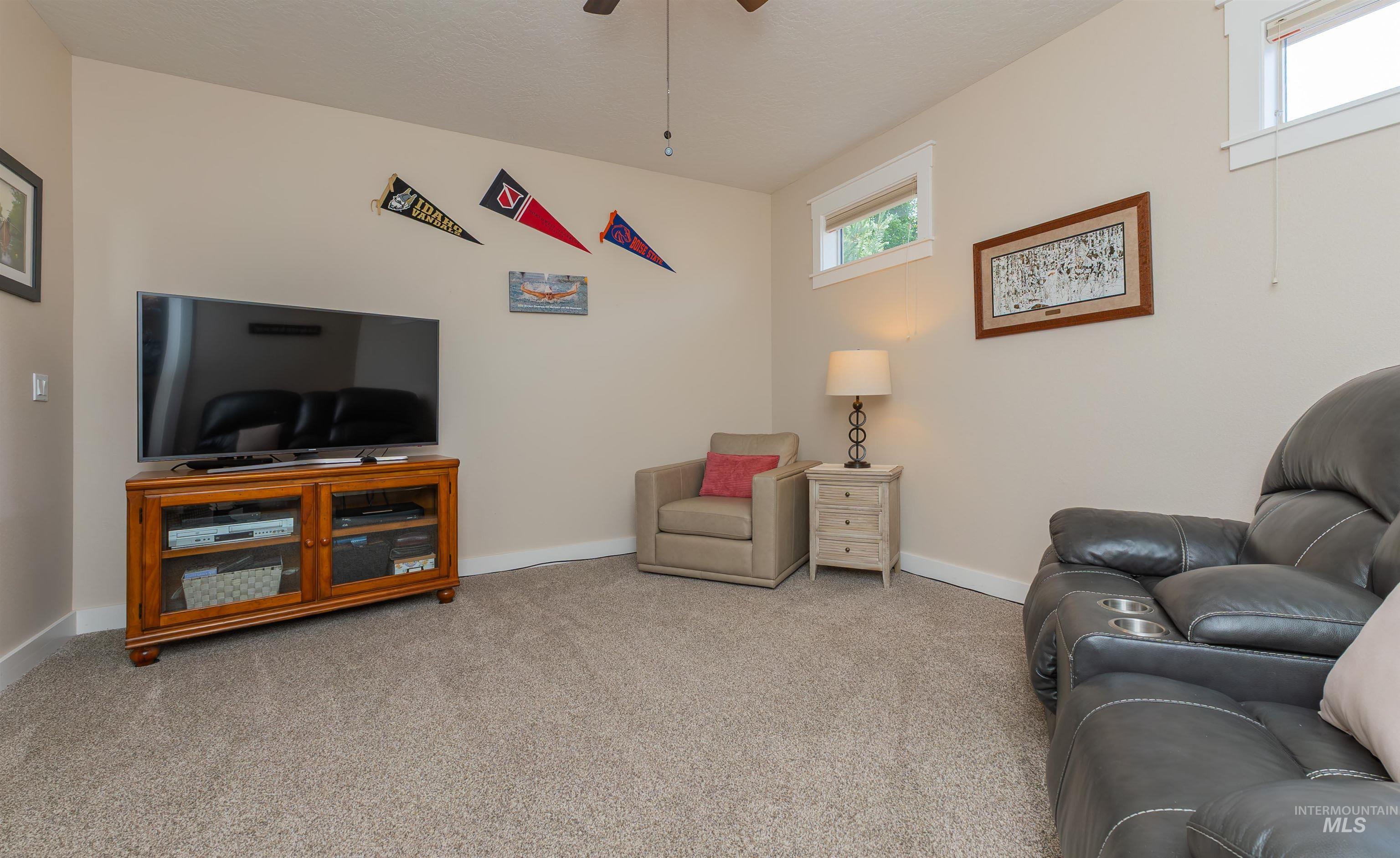 818 W Dallan Woods Way