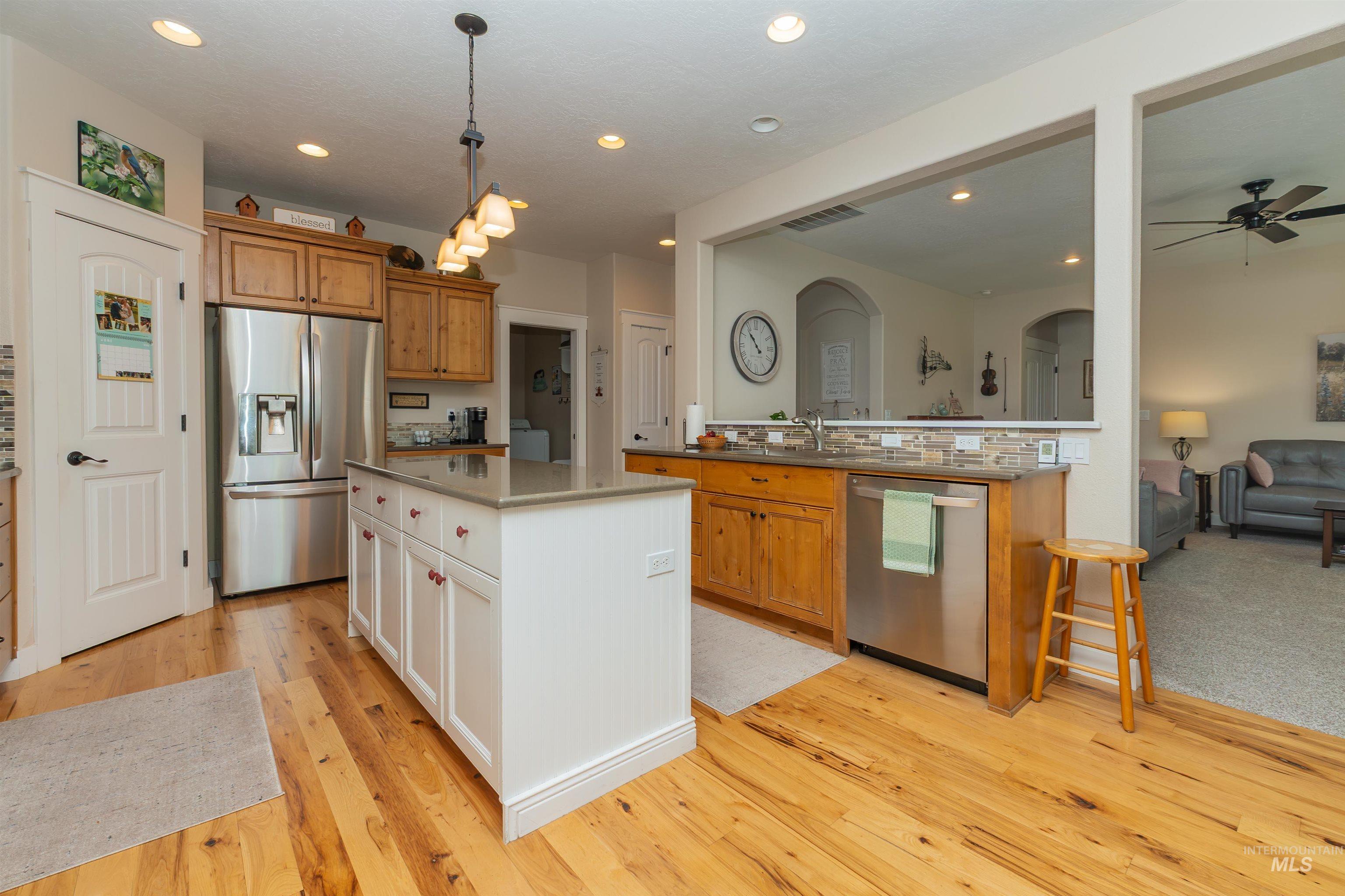 818 W Dallan Woods Way