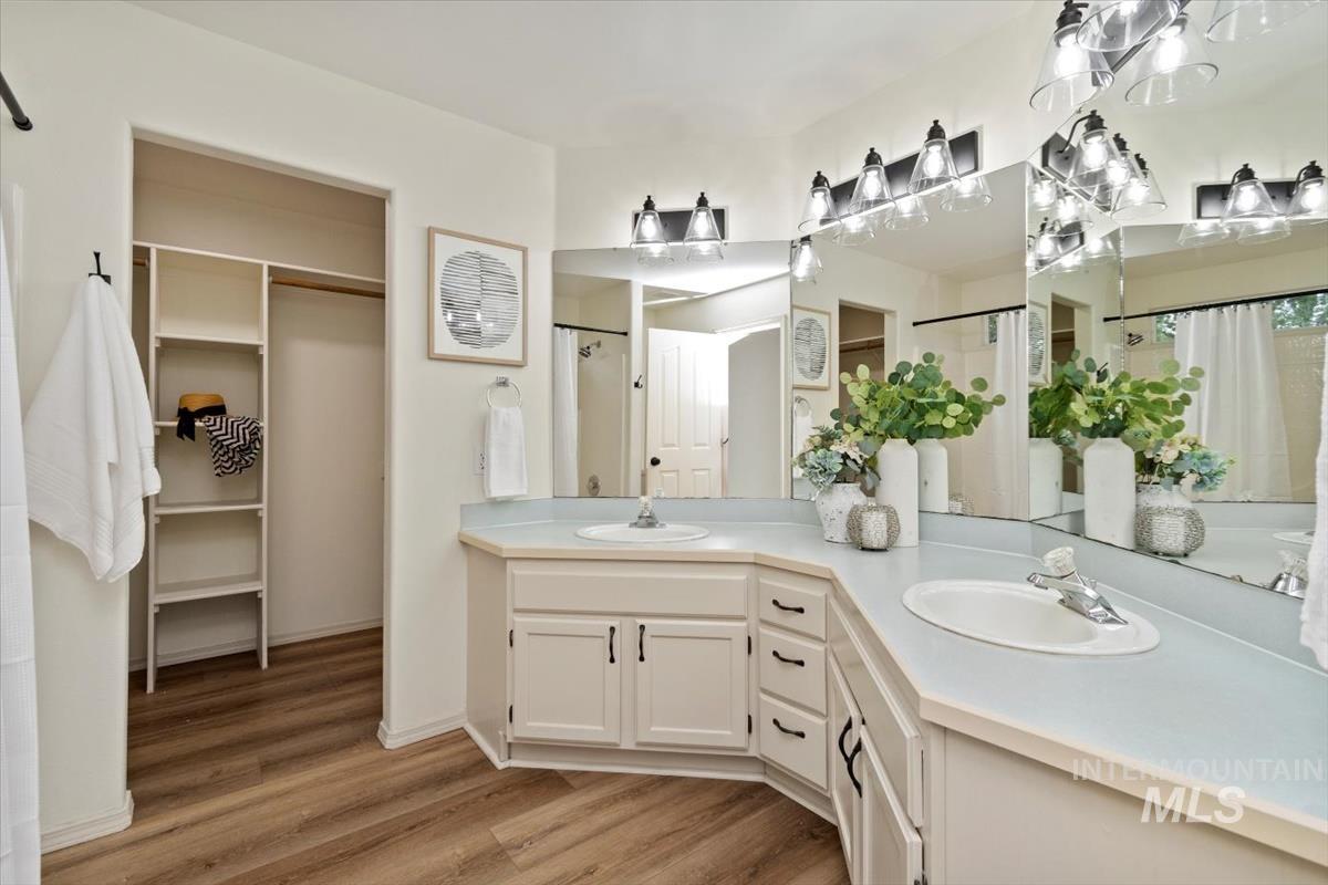 1945 N Eagle Creek Way