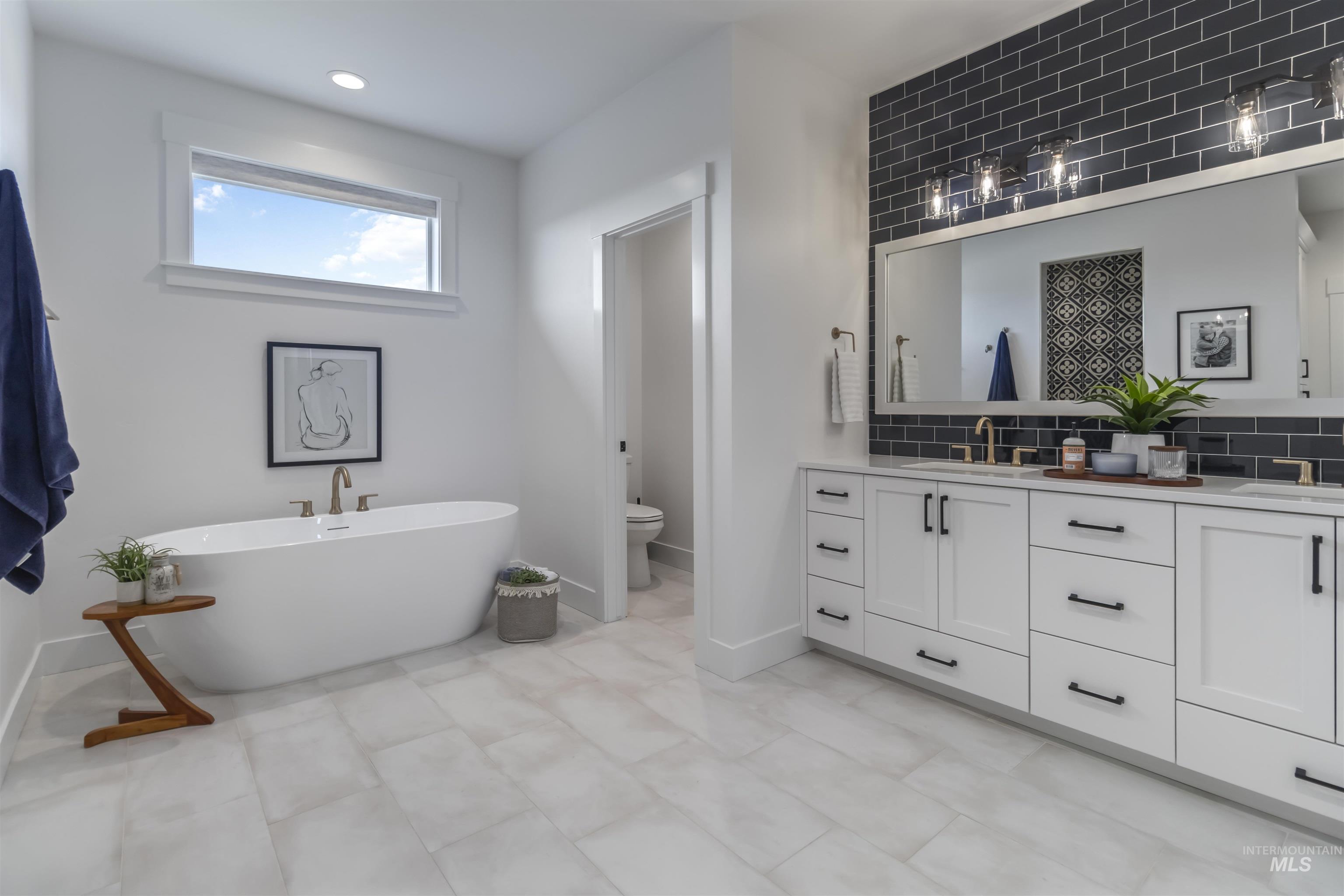 125 S Eagles Roost Way