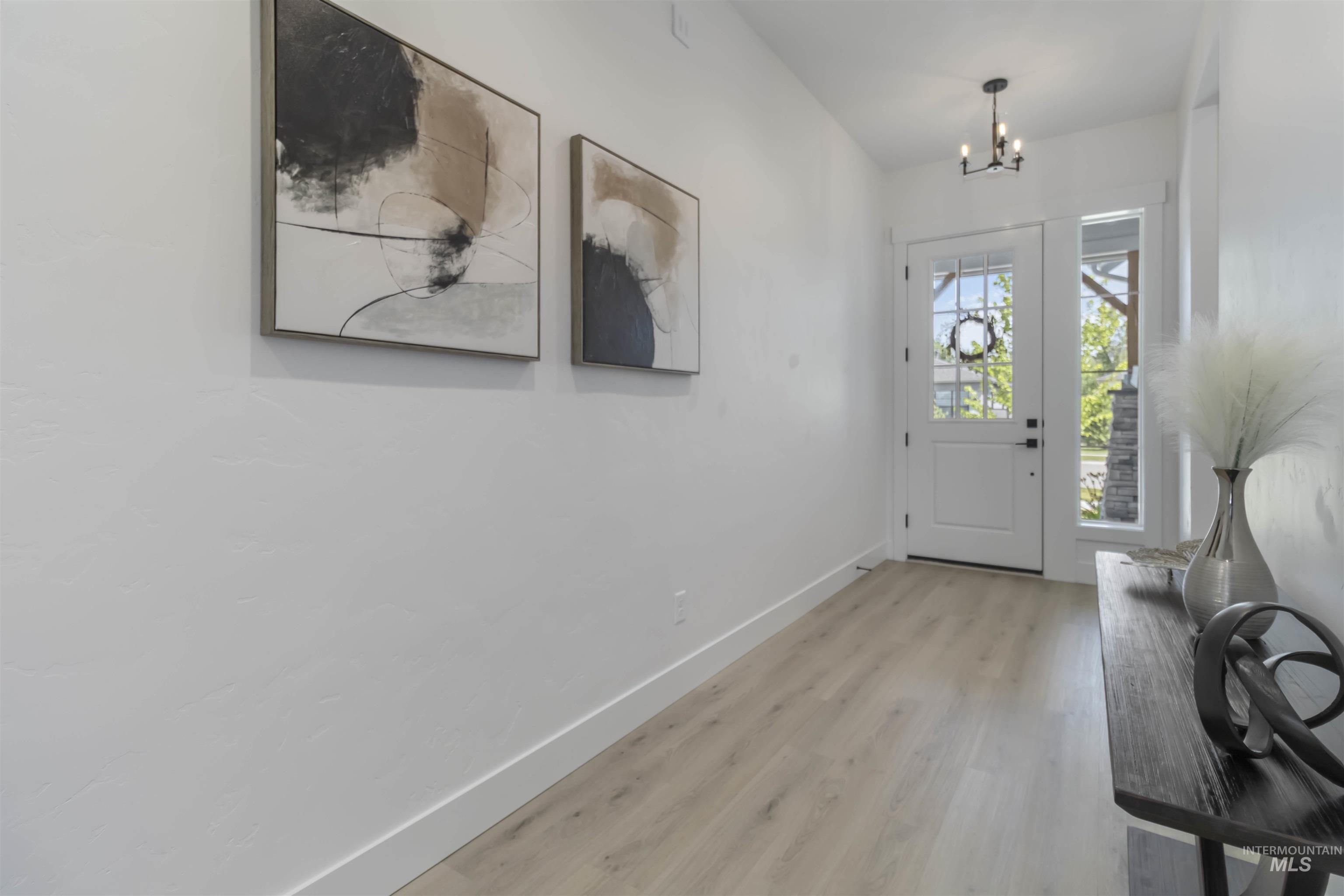 125 S Eagles Roost Way