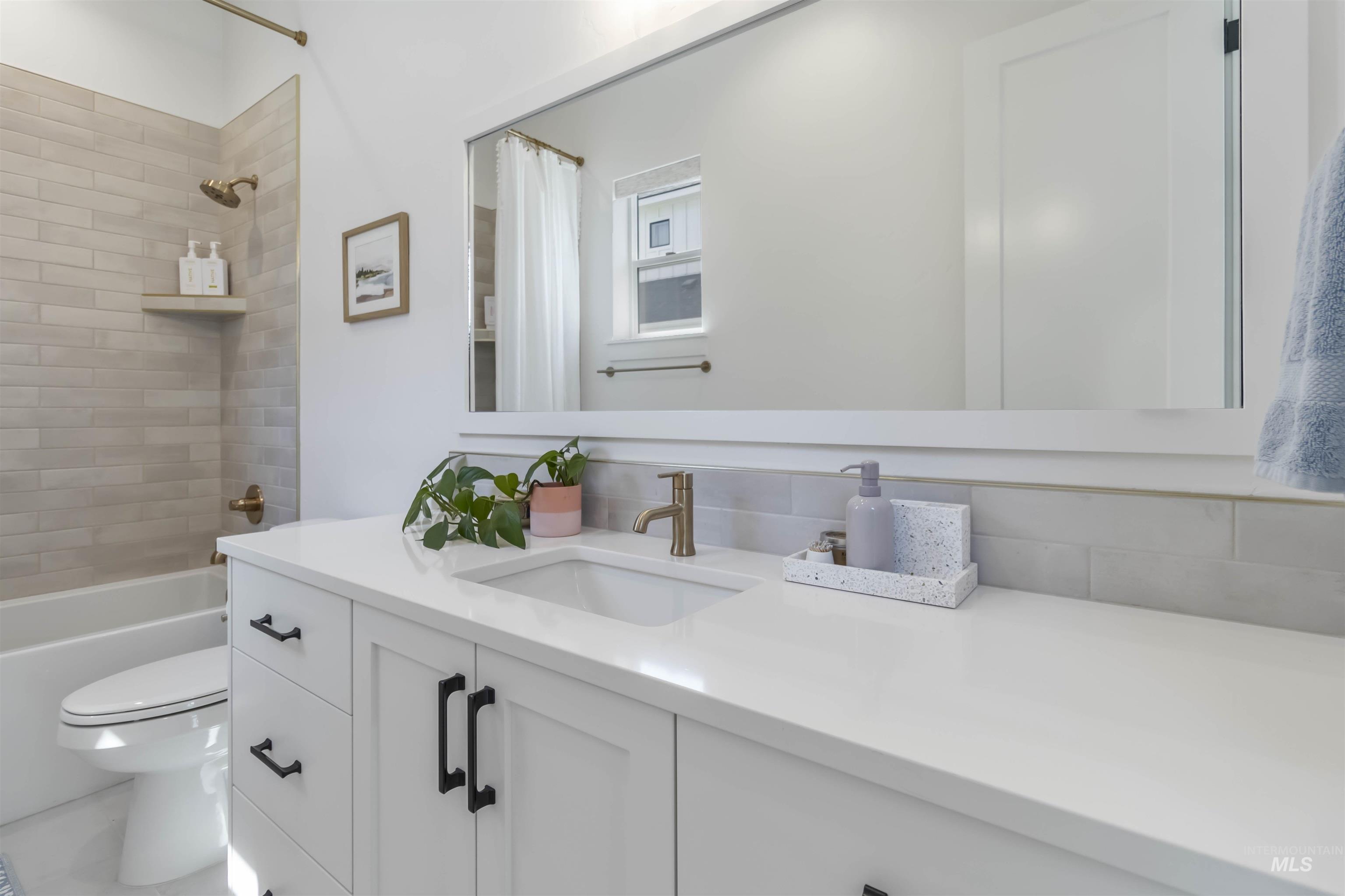 125 S Eagles Roost Way