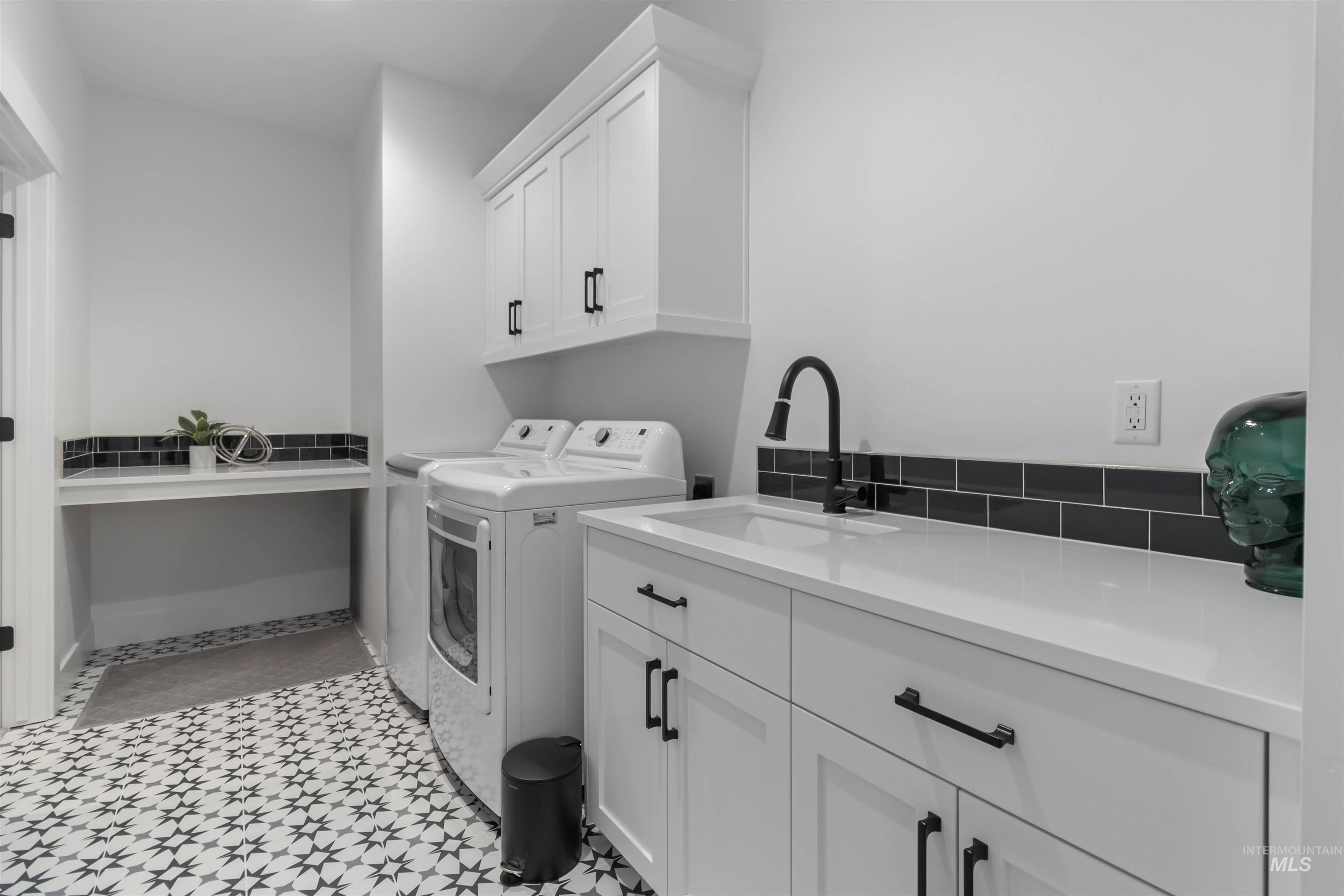 125 S Eagles Roost Way