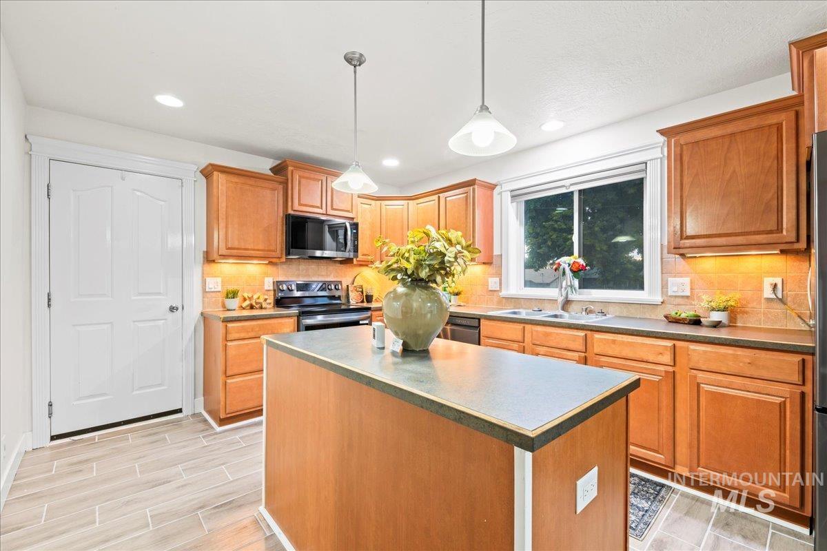 1497 NE Cinder Loop