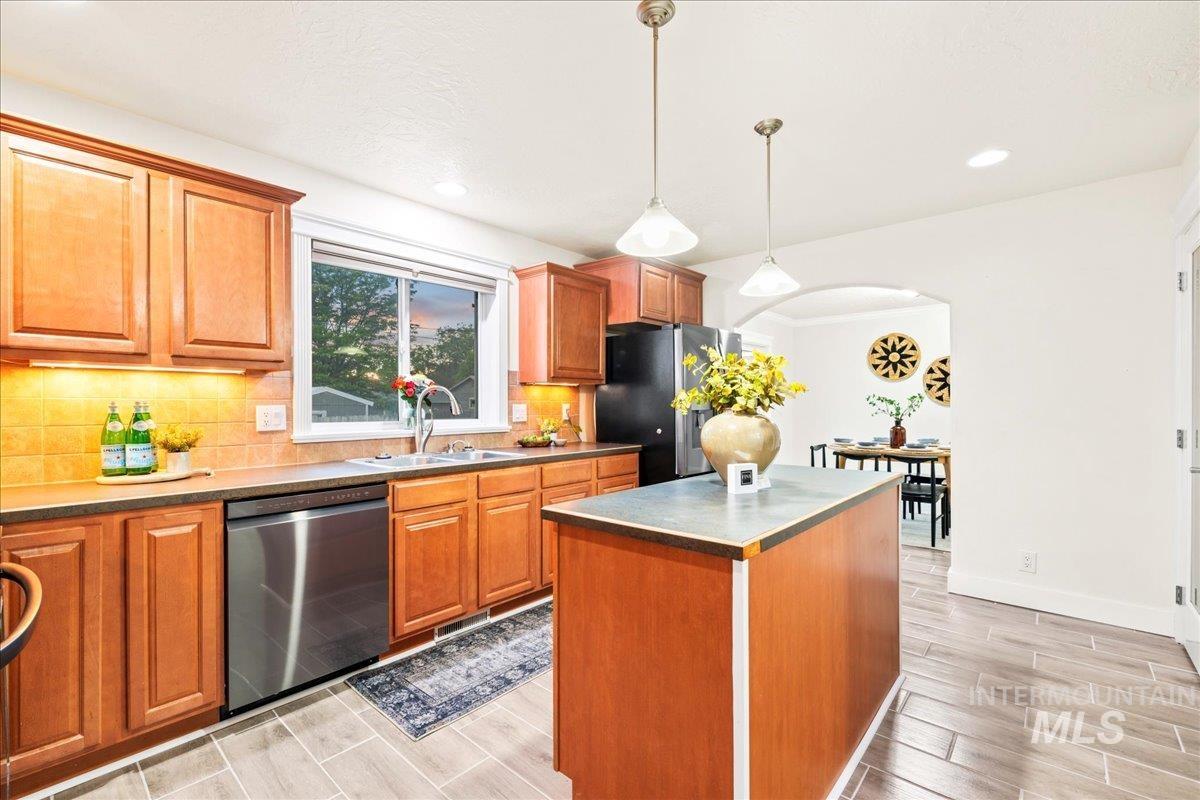 1497 NE Cinder Loop