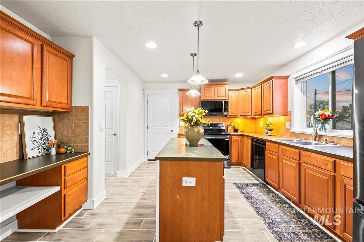 1497 NE Cinder Loop