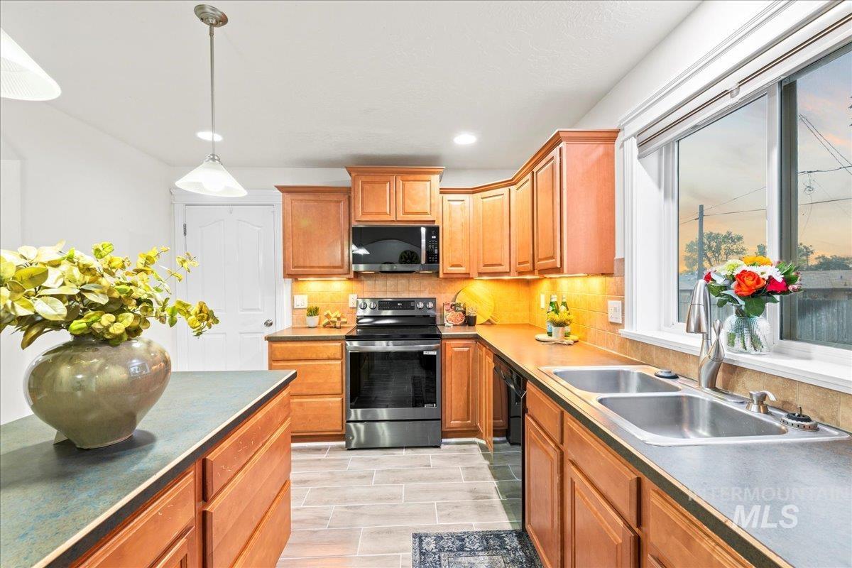 1497 NE Cinder Loop