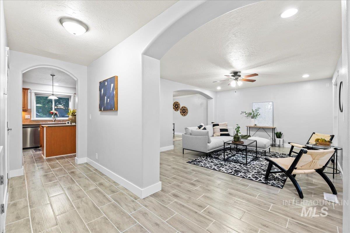 1497 NE Cinder Loop
