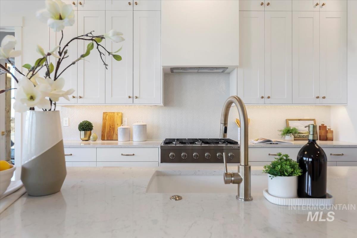 2228 N Palaestra Ave