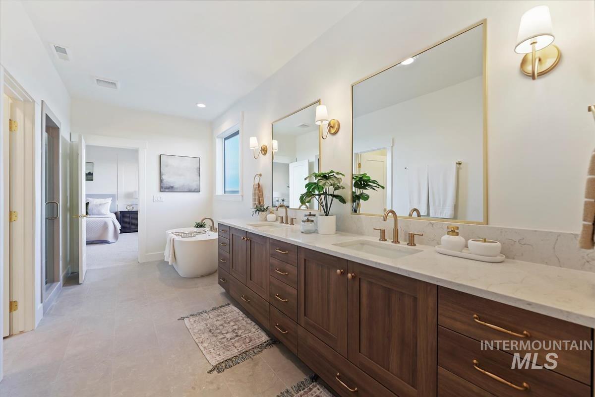 2228 N Palaestra Ave