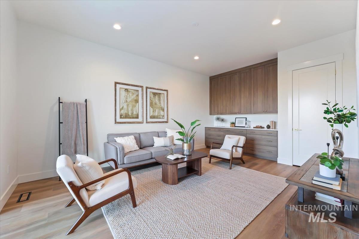 2228 N Palaestra Ave