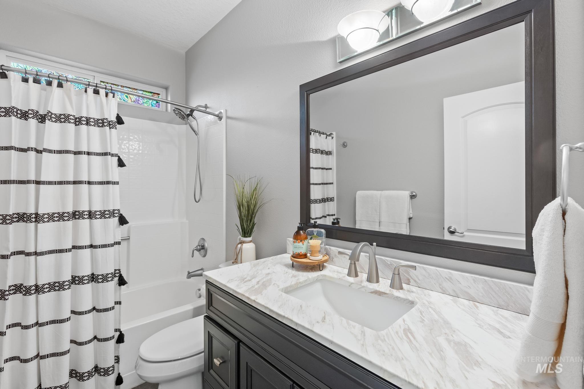 8582 W Thunder Mountain Dr.