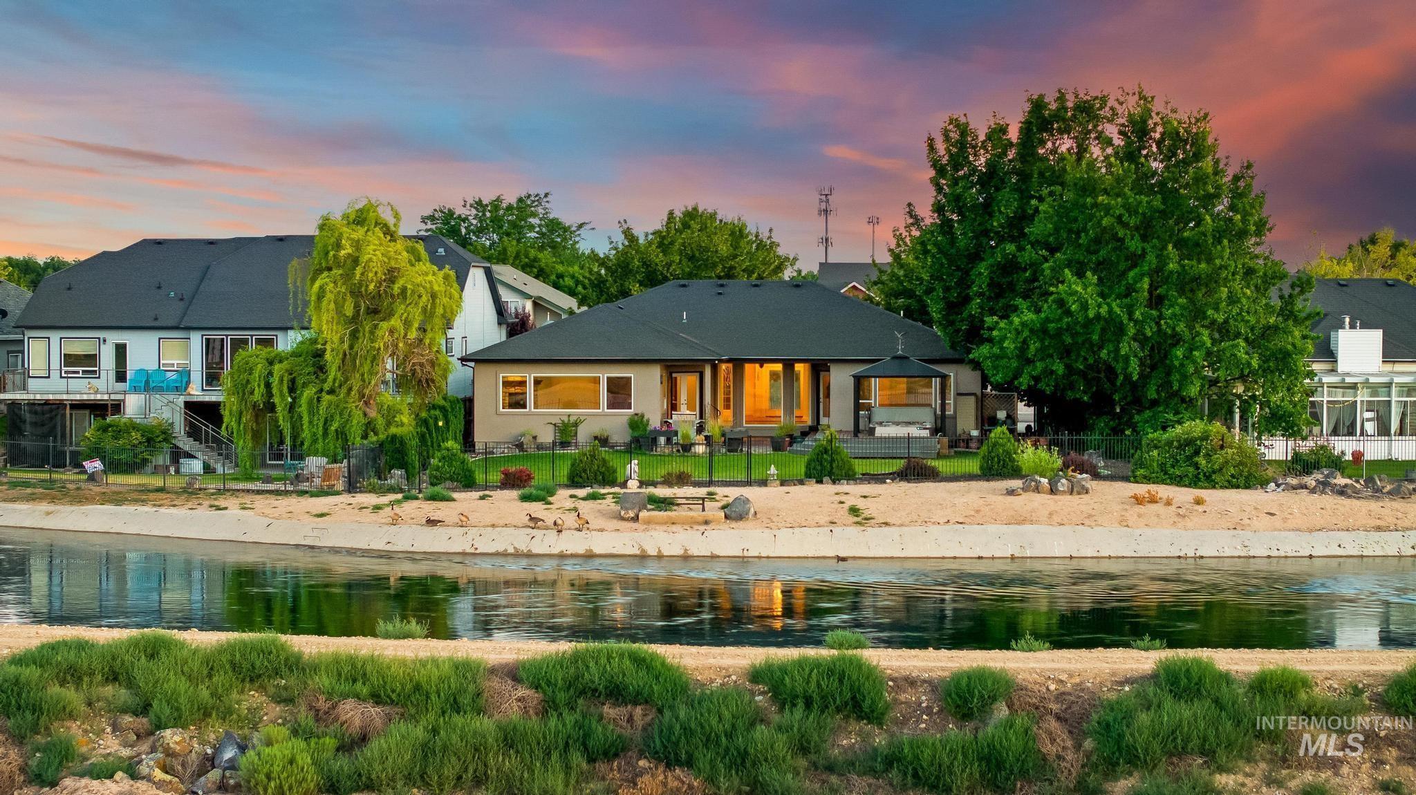 8582 W Thunder Mountain Dr.