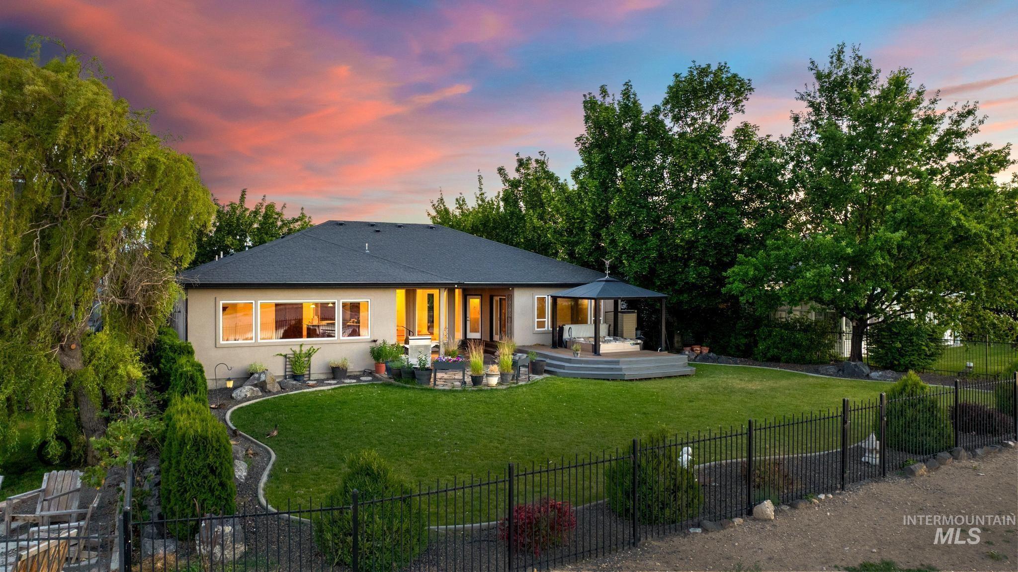 8582 W Thunder Mountain Dr.