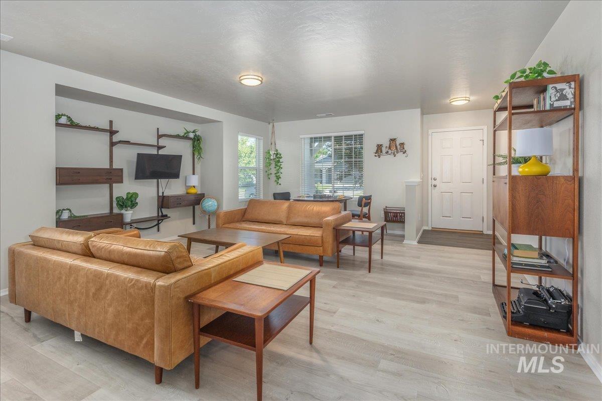 2207 W Neilscott Dr