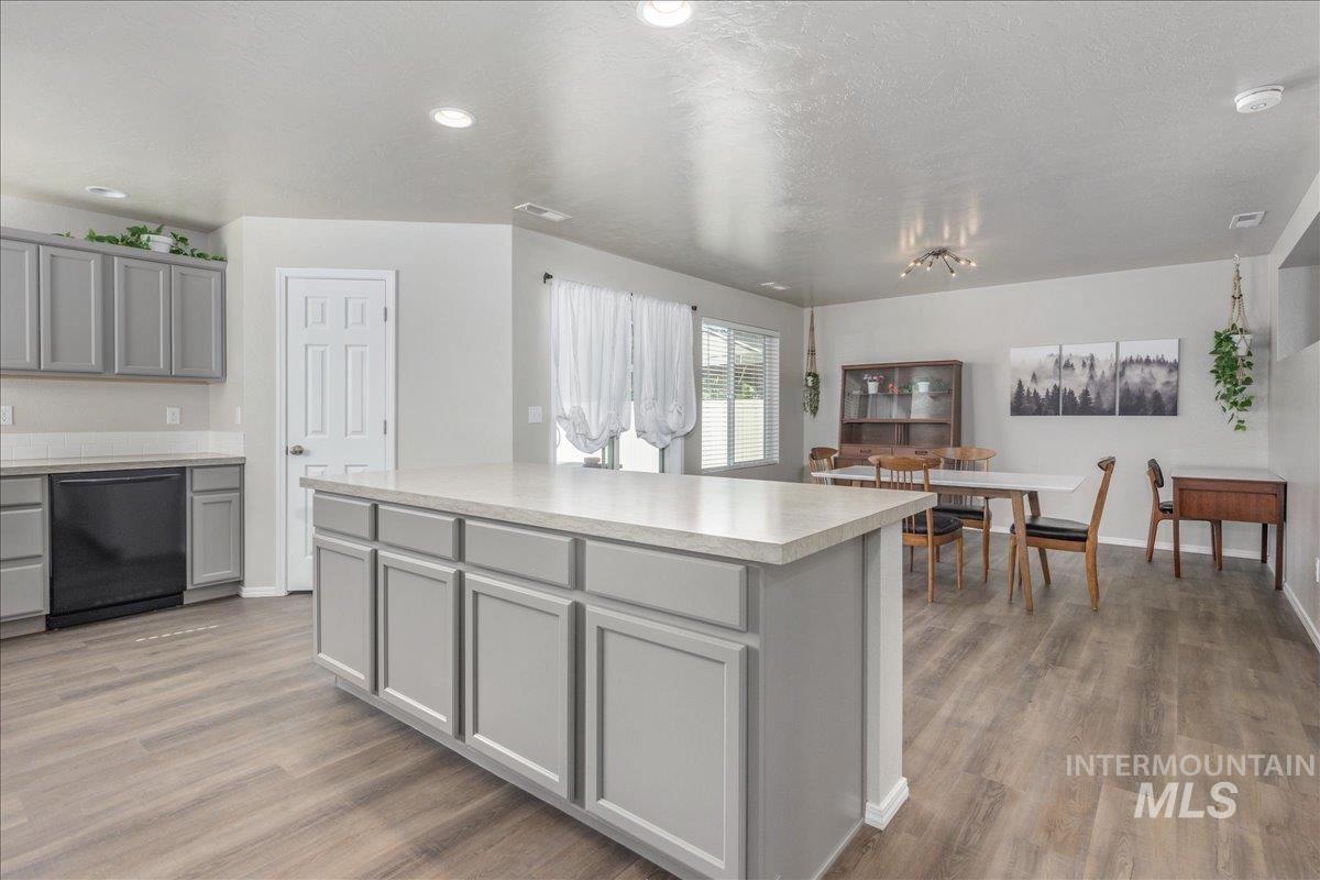2207 W Neilscott Dr