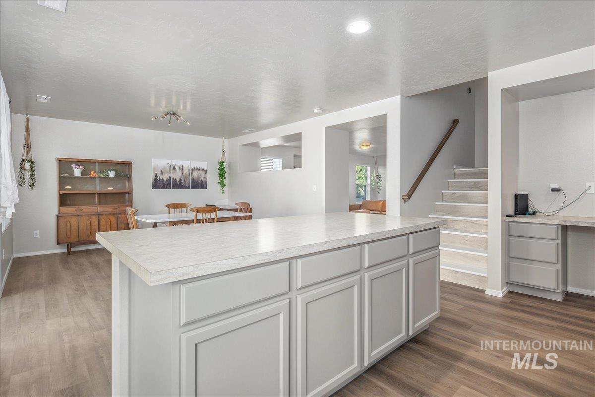 2207 W Neilscott Dr