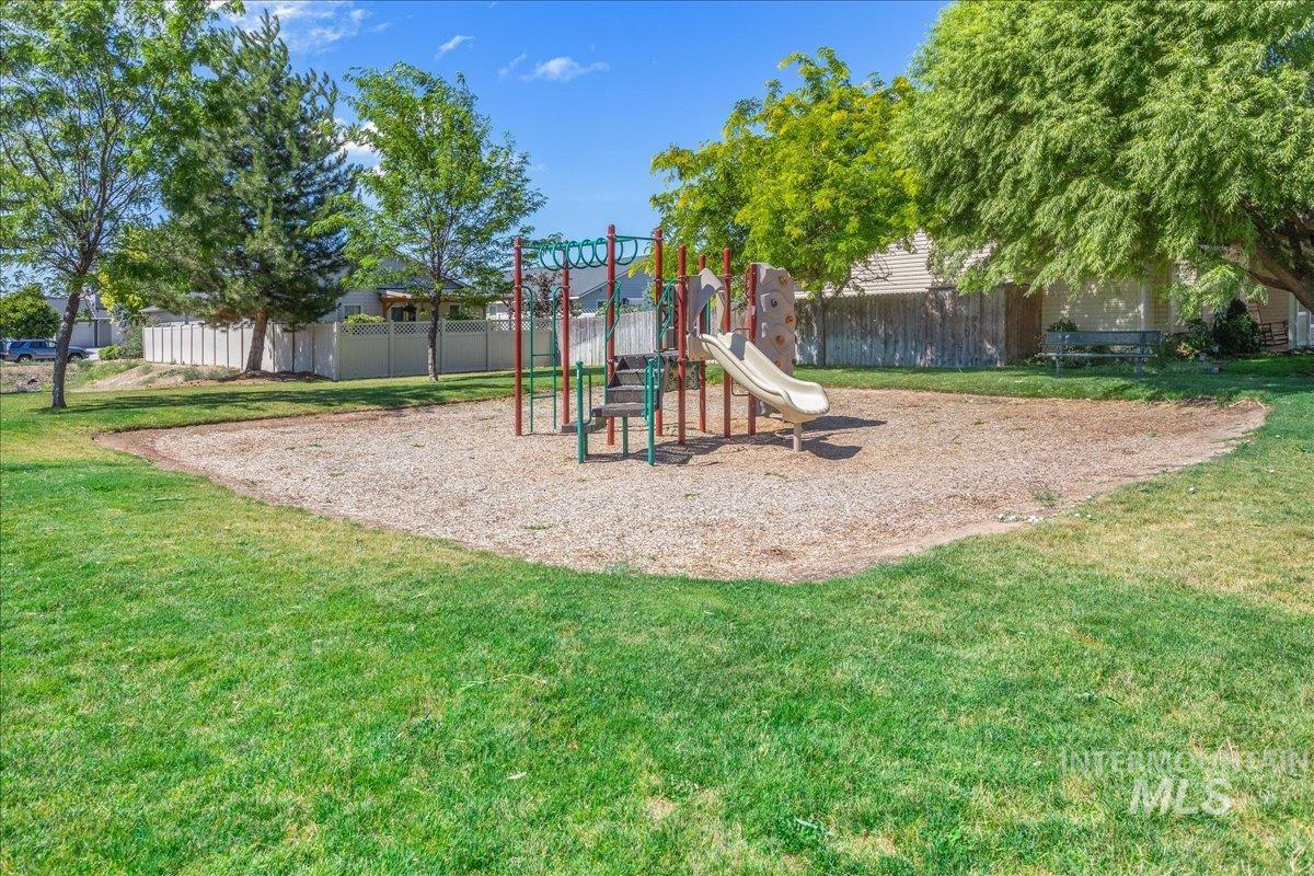 2207 W Neilscott Dr