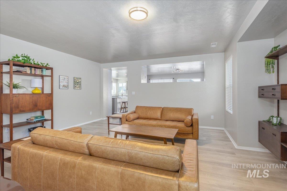 2207 W Neilscott Dr