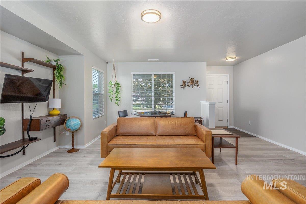 2207 W Neilscott Dr