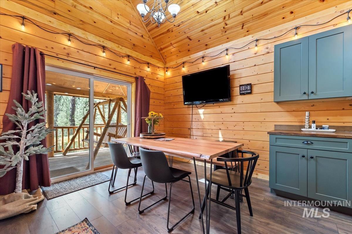 30 S Meadow Creek Dr