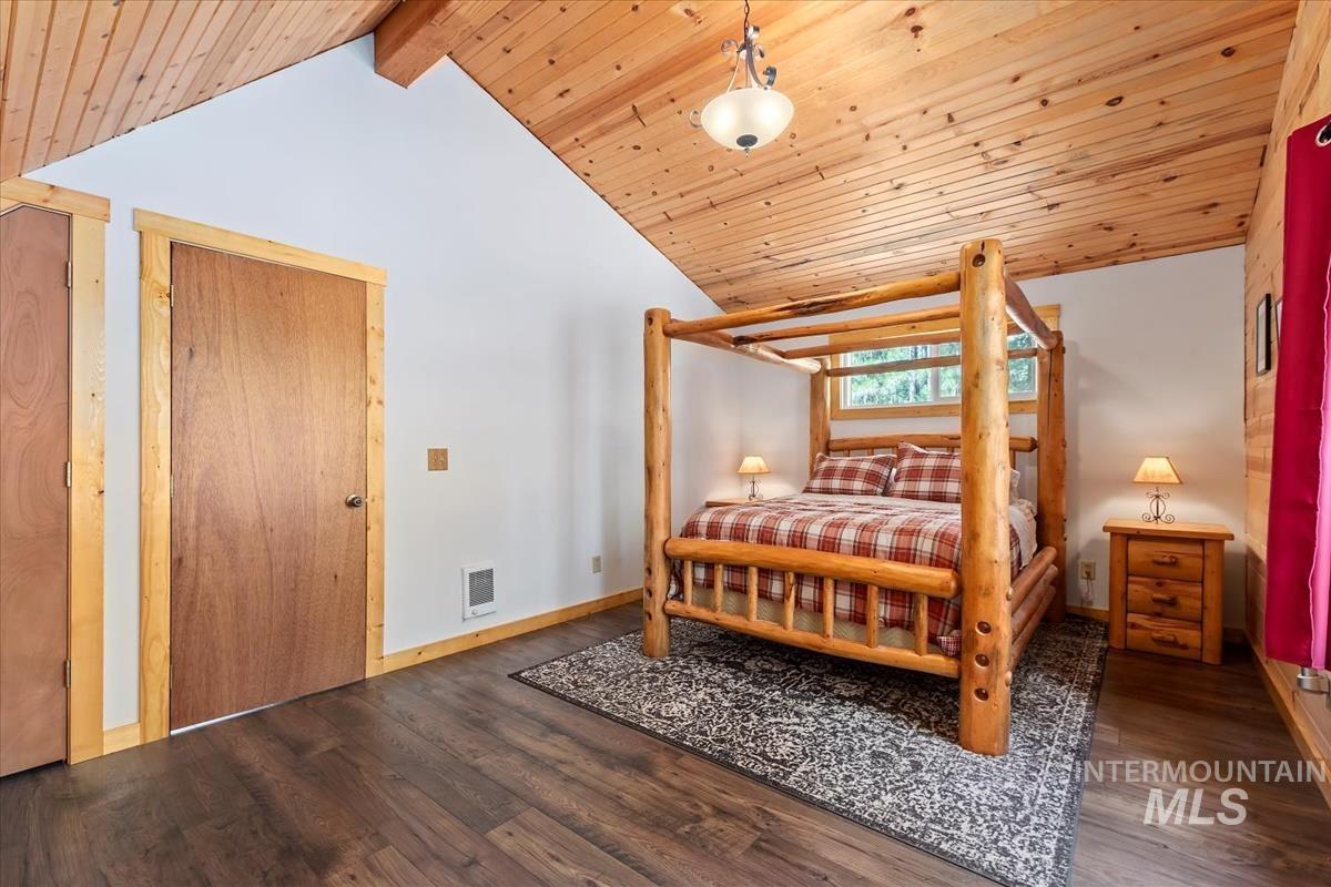 30 S Meadow Creek Dr