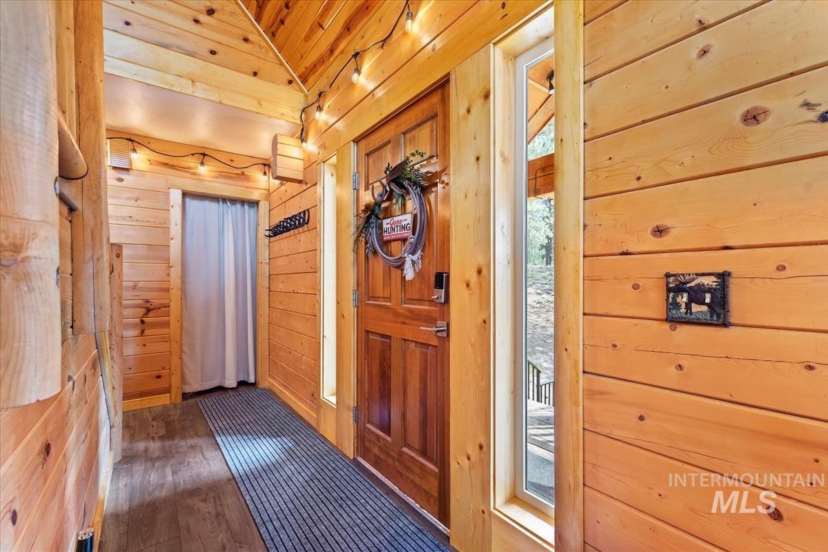 30 S Meadow Creek Dr