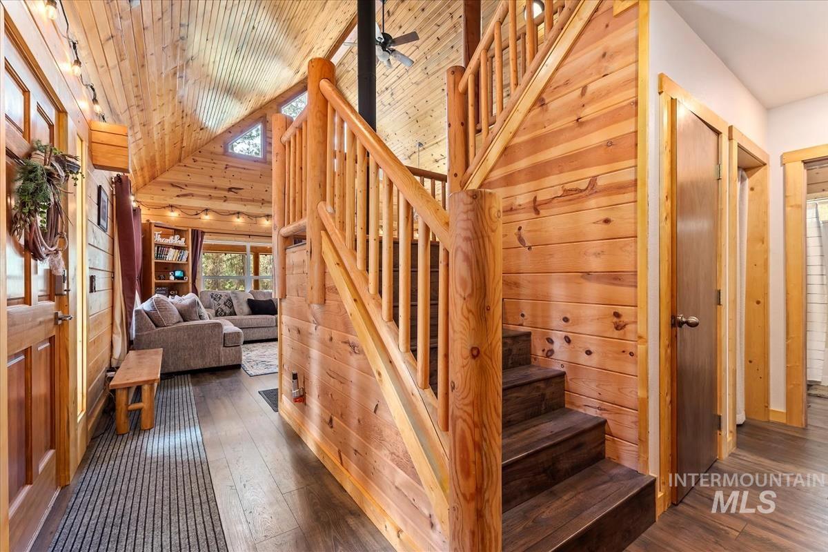 30 S Meadow Creek Dr