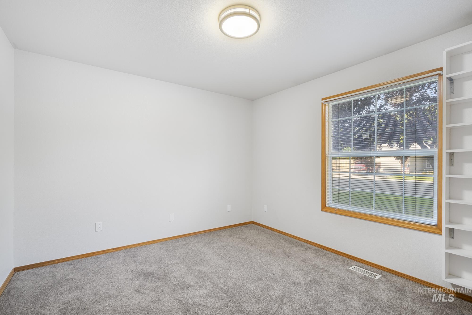 1032 W Egret Dr