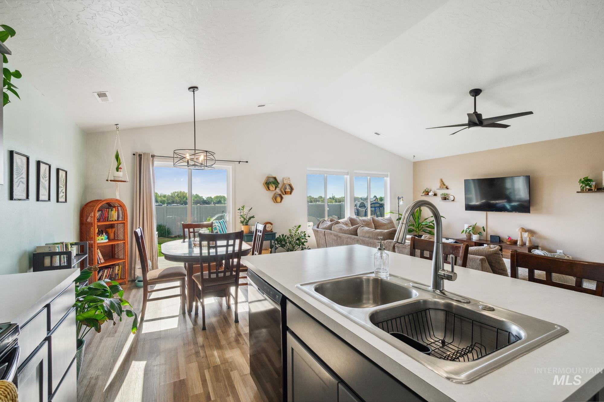 142 N Cranesbill Ave